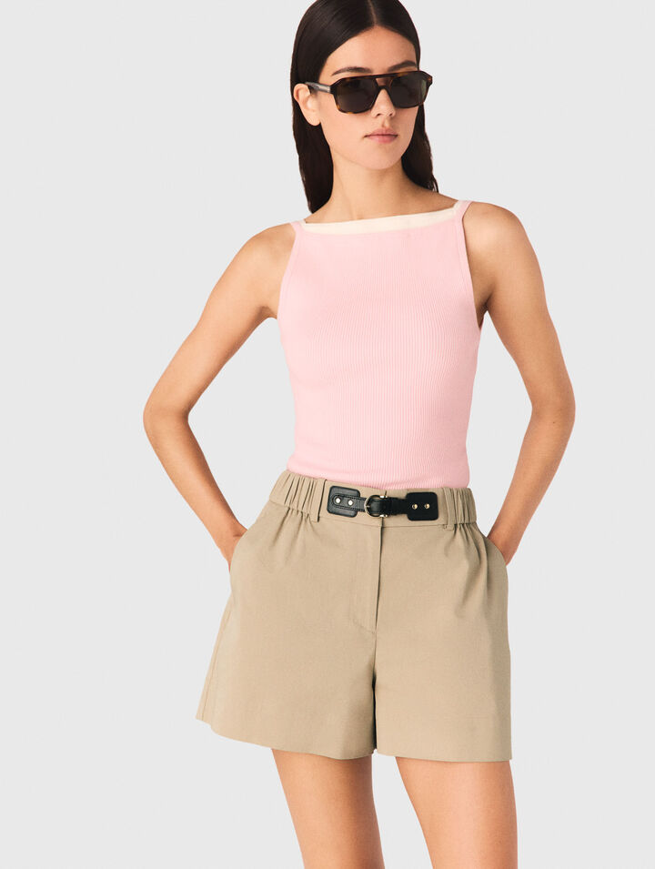 Top con scollo alto e dritto