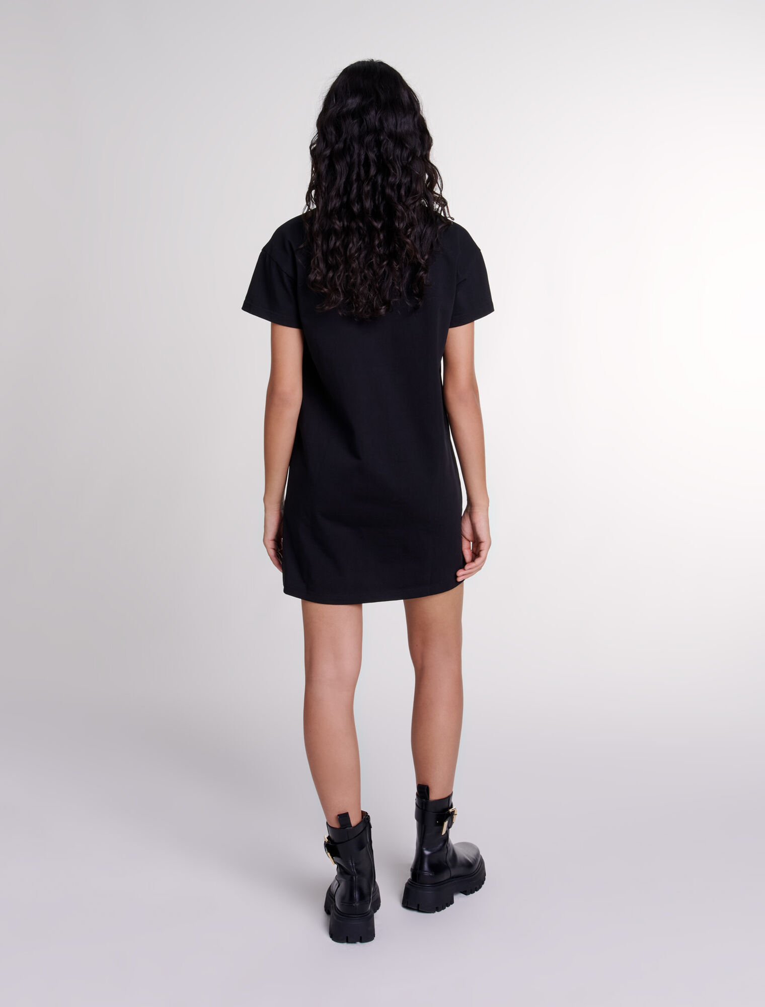Abito polo con ricami e strass