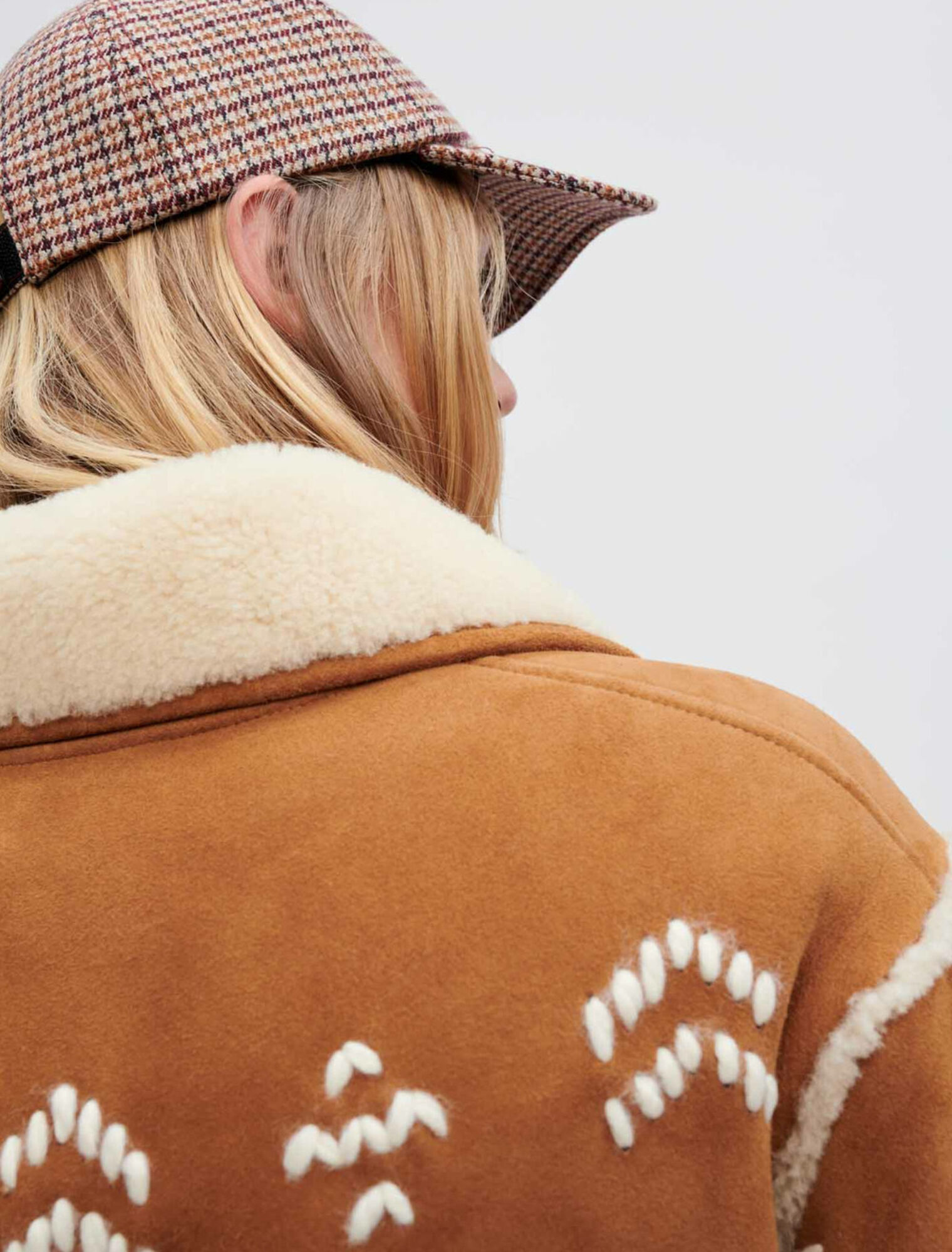 Cappotto scamosciato ricamato