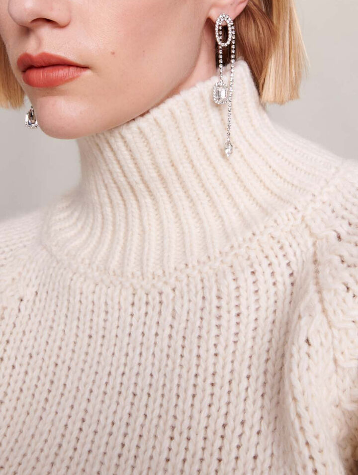 Pull corto allacciato sulla schiena