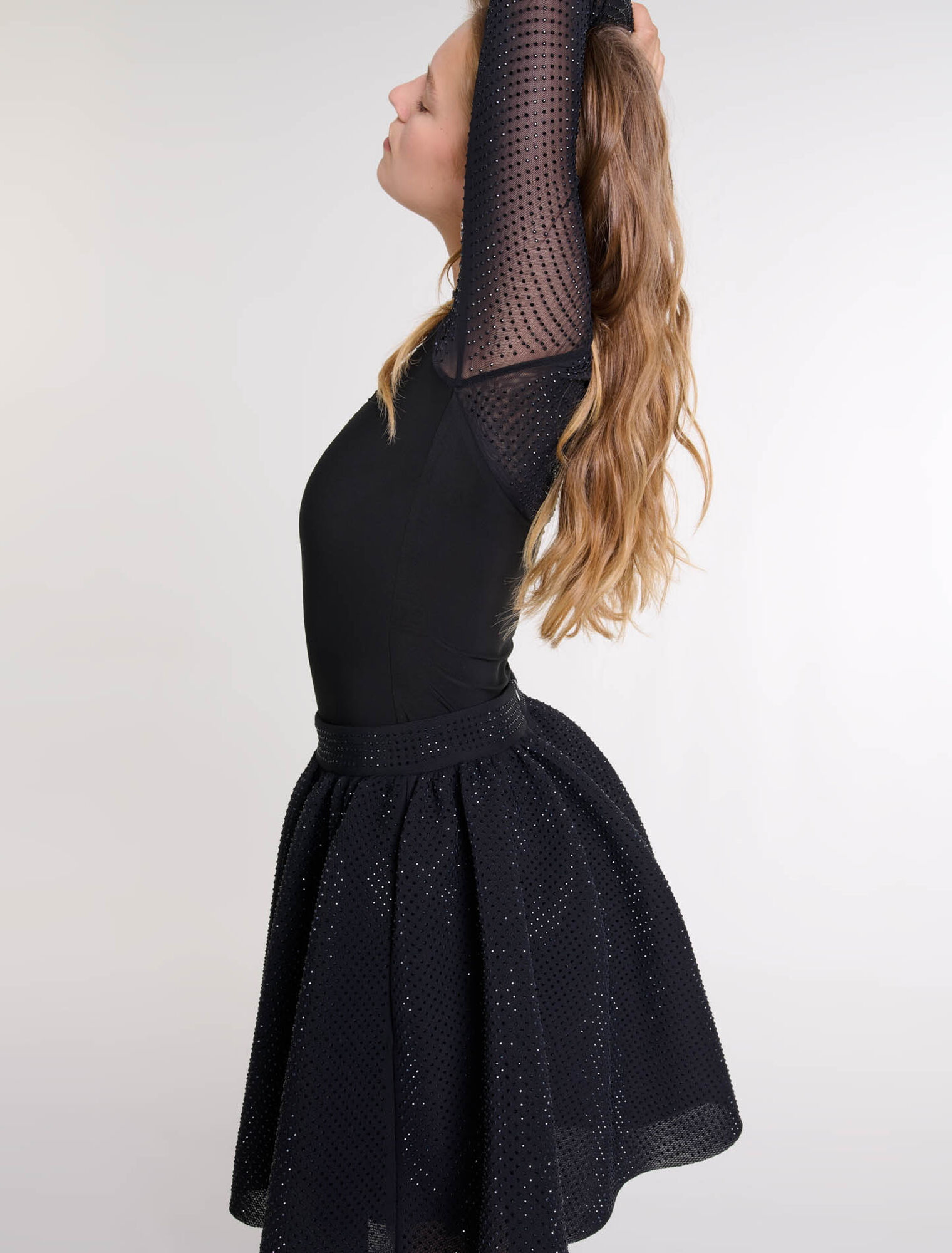 Gonna corta e voluminosa con strass