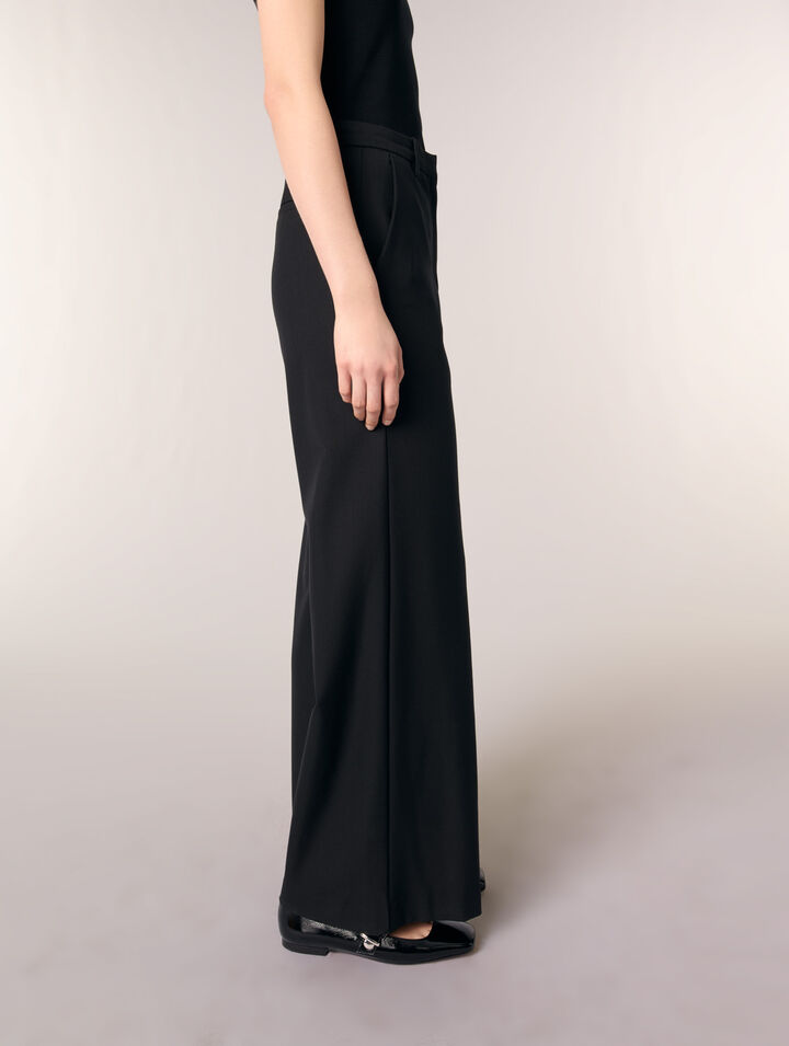 Pantaloni flare