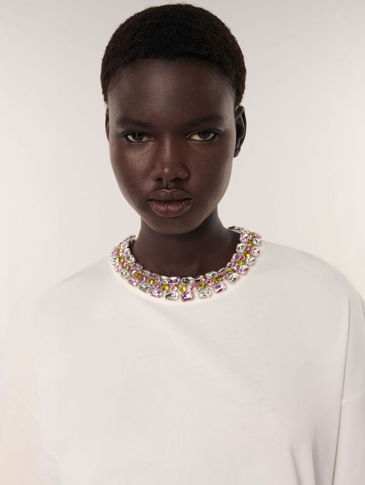 T-shirt con scollo bijou
