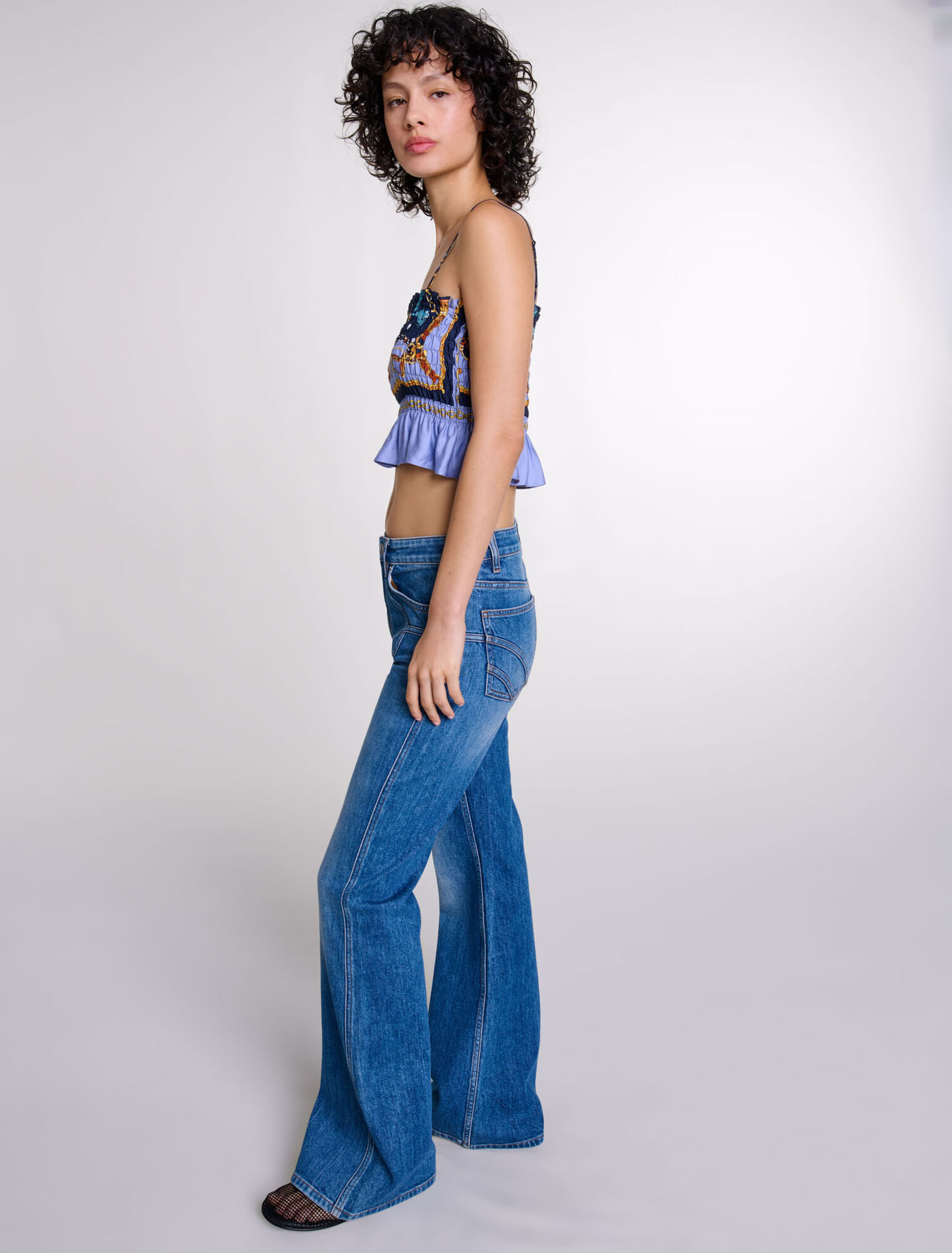 Jeans flare con tasche ricamate