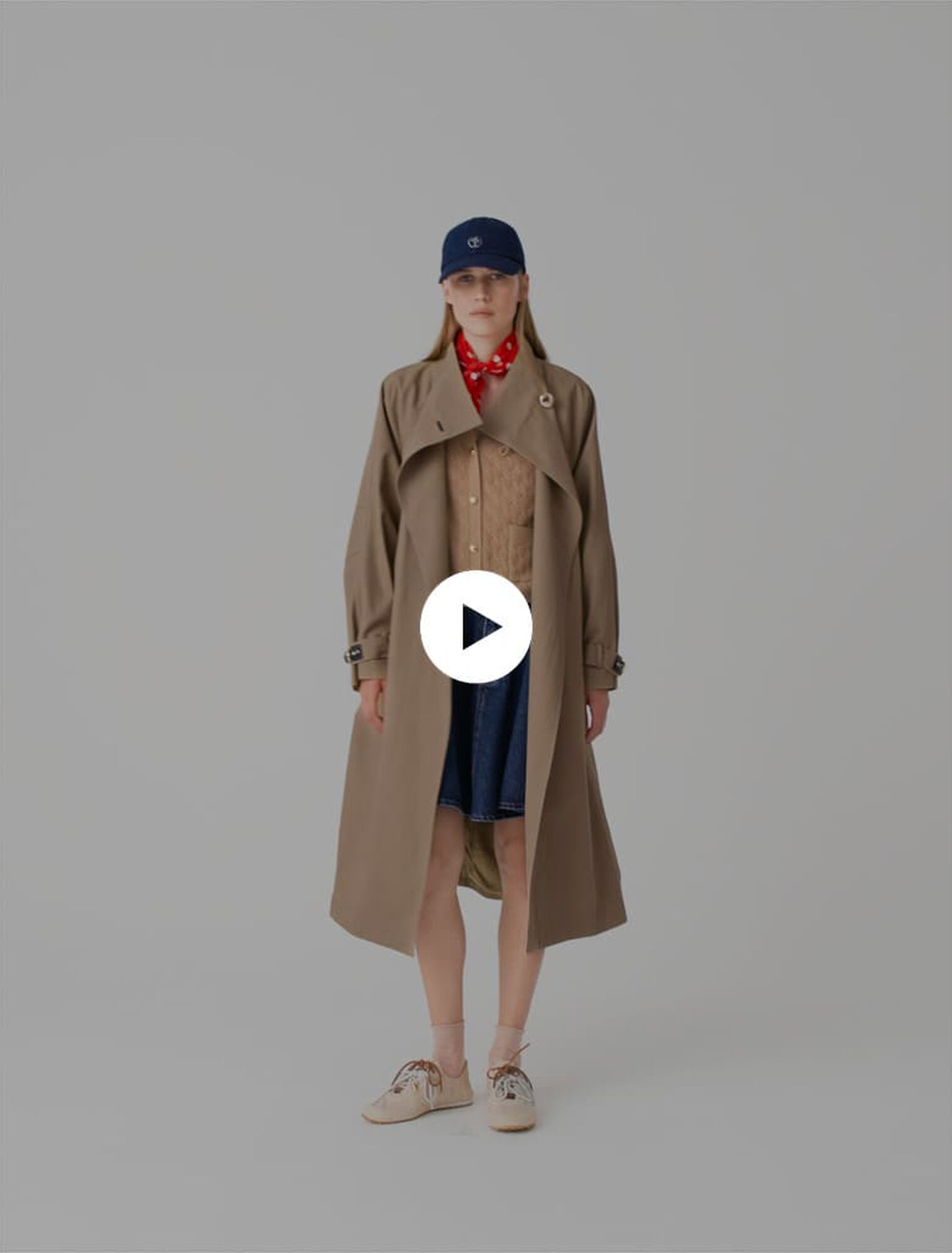 Trench lungo cintura bottoni oro