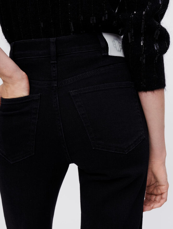Jeans a vita alta con fondo strappato