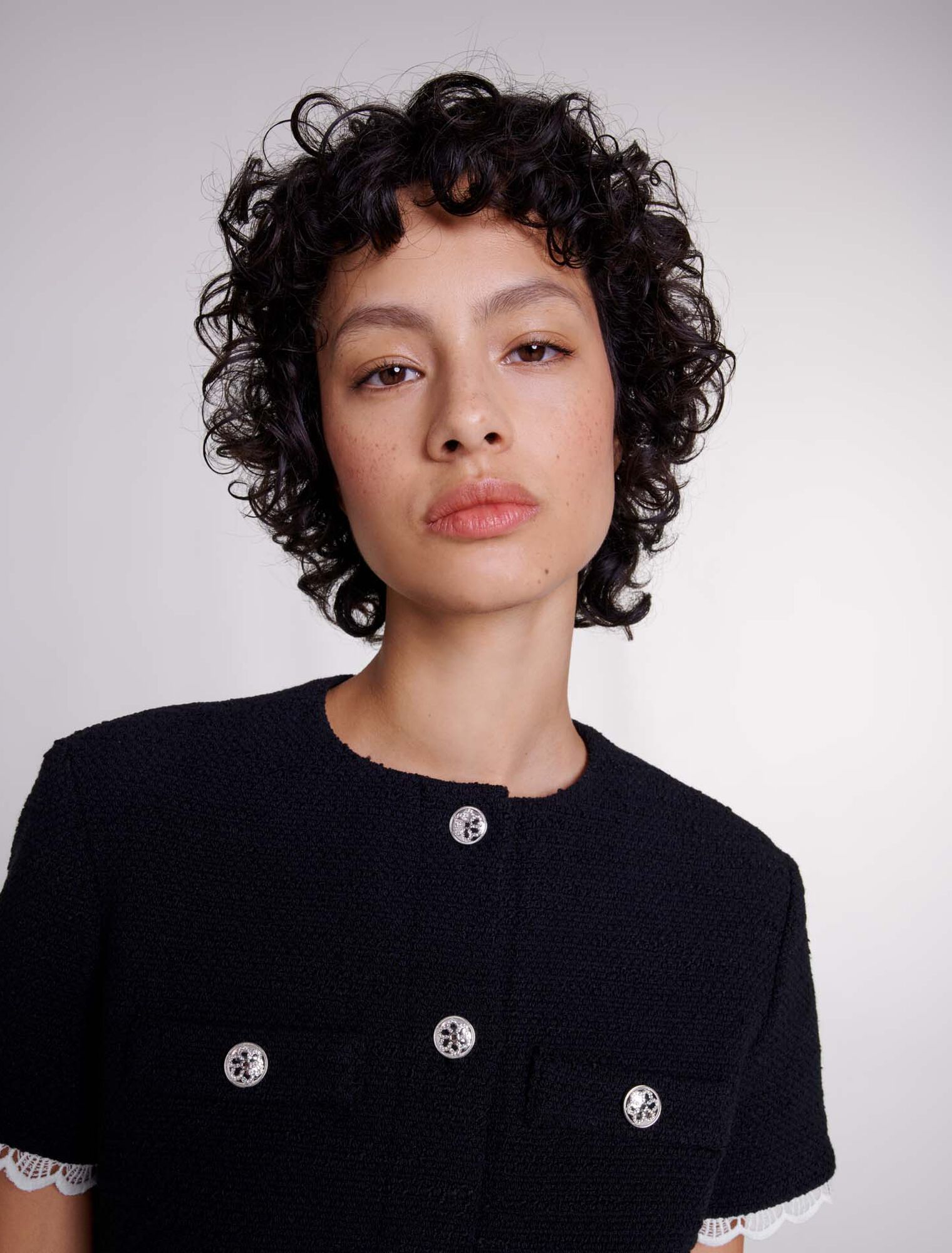 Abito corto in tweed con trecce