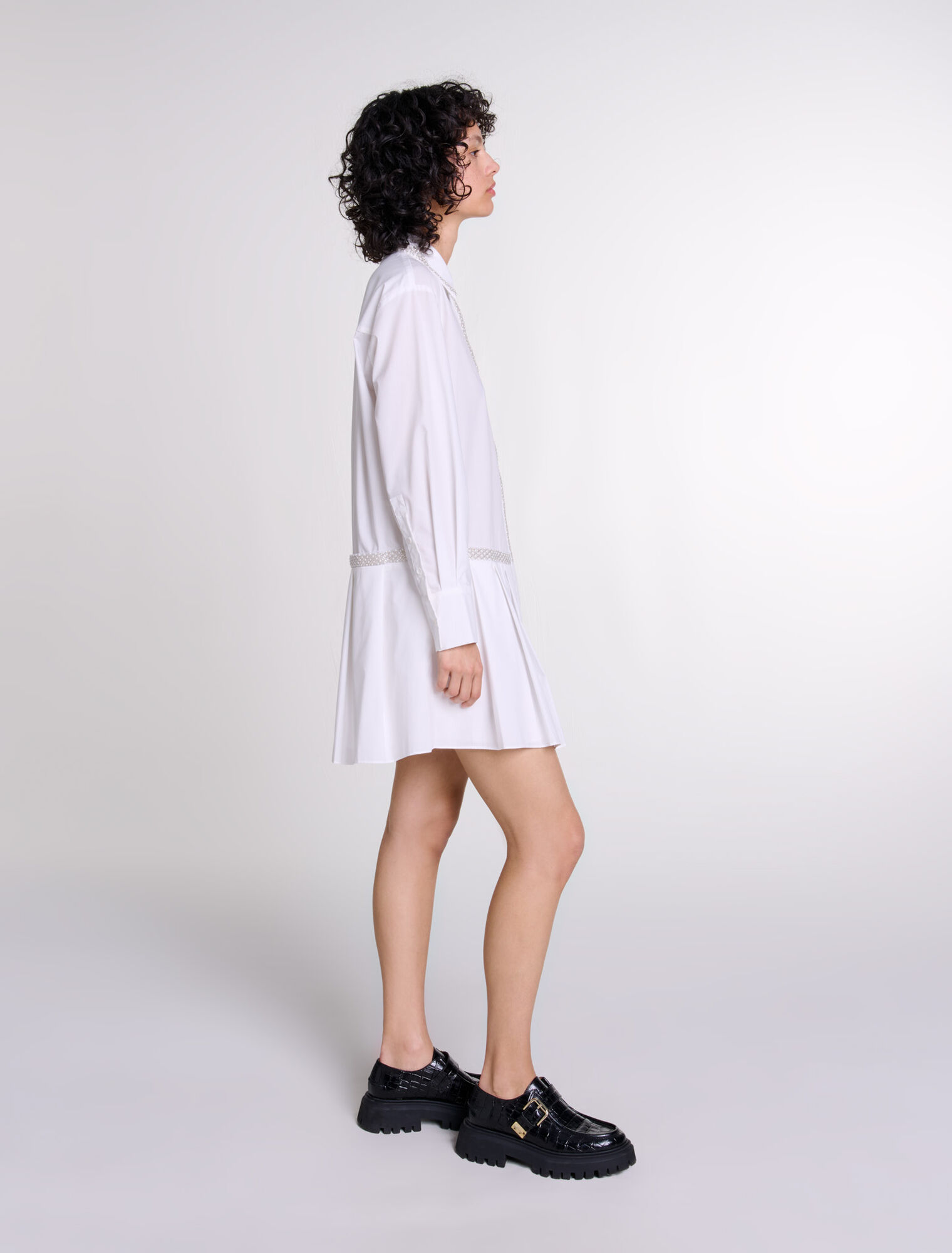 Abito a camicia ornato con perline