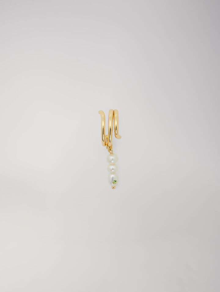Orecchino decorato con perle