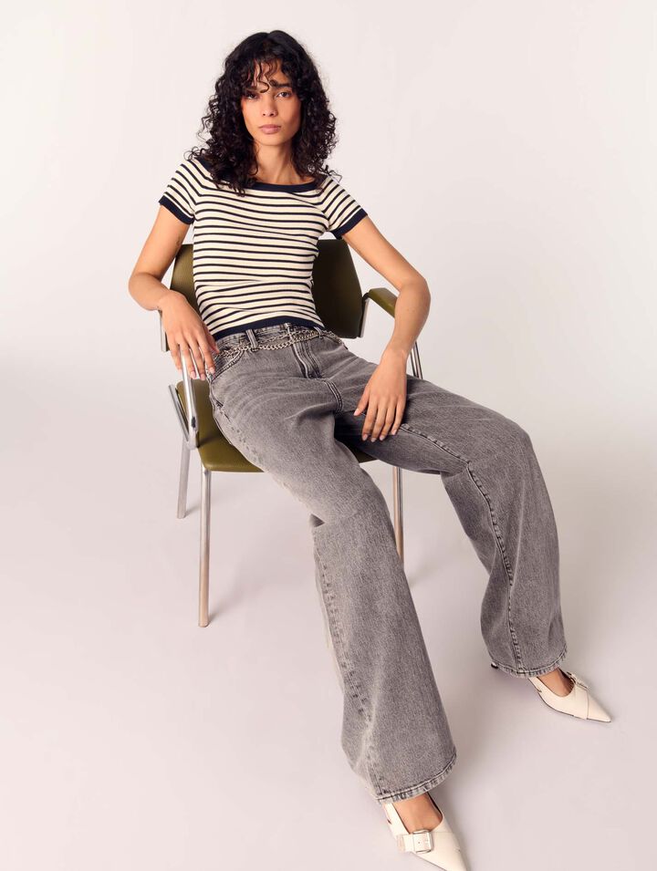 Jeans larghi e cintura a maglie