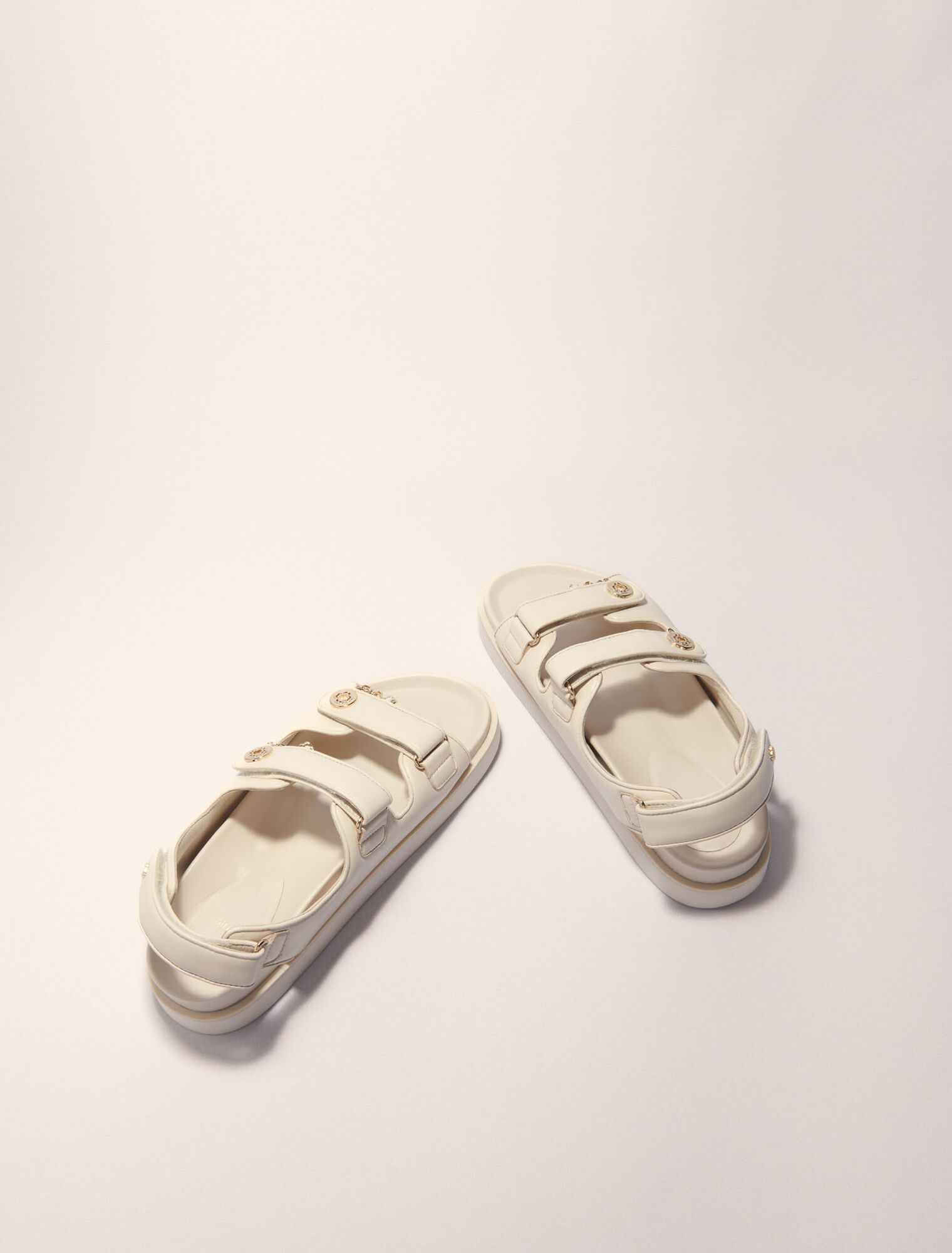 Sandali in pelle con suola piatta