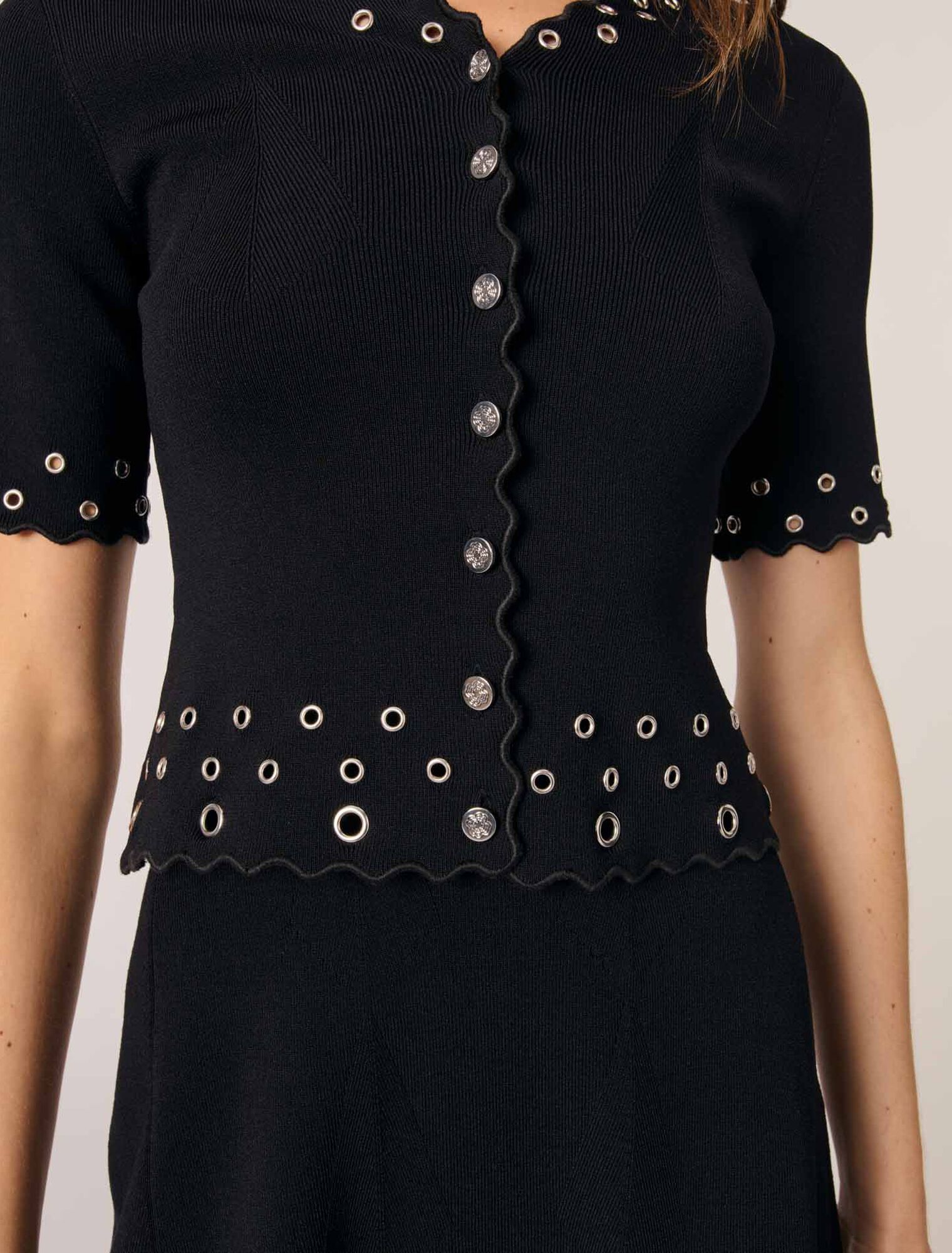 Cardigan corto con occhielli