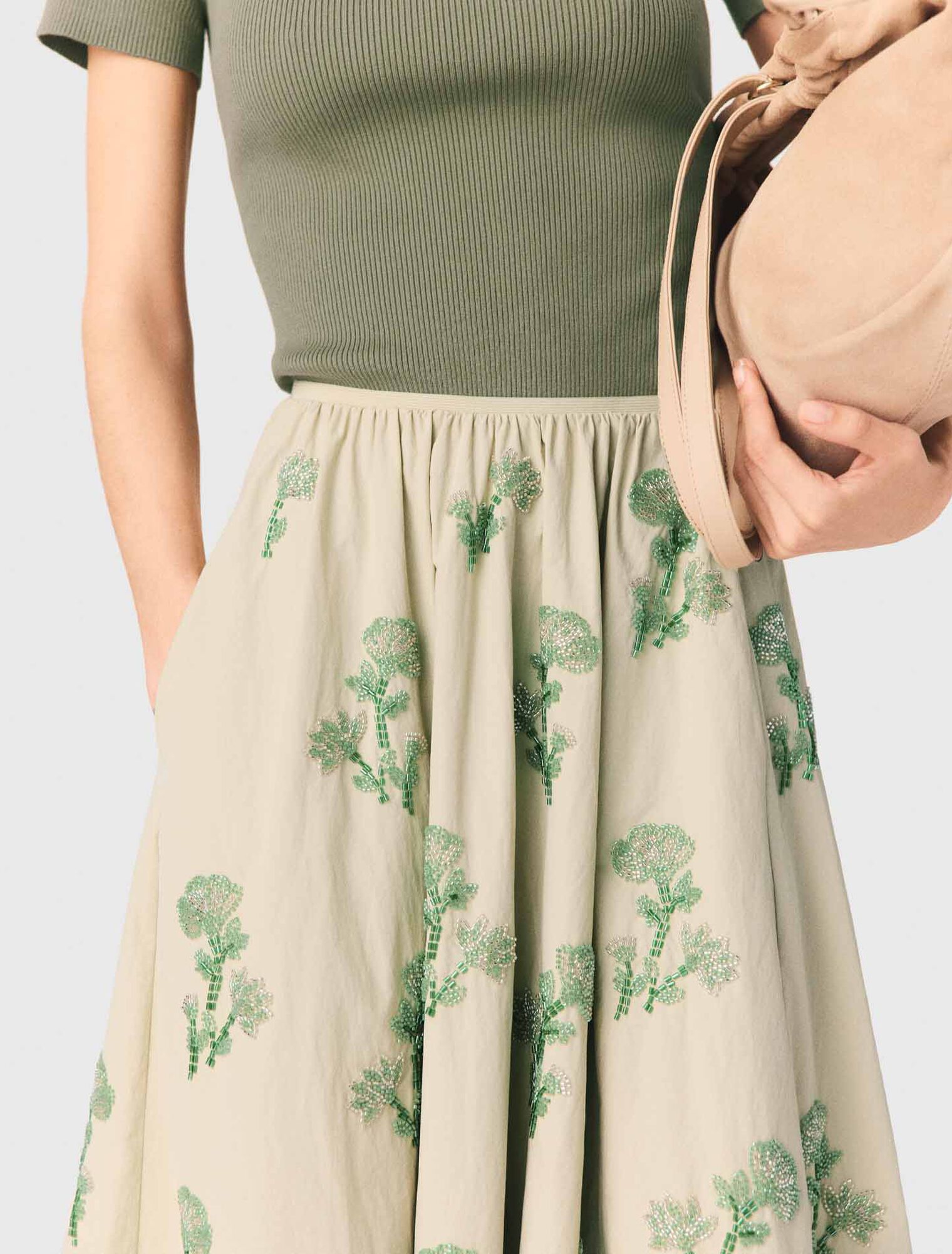 Gonna in tessuto tecnico ricamata