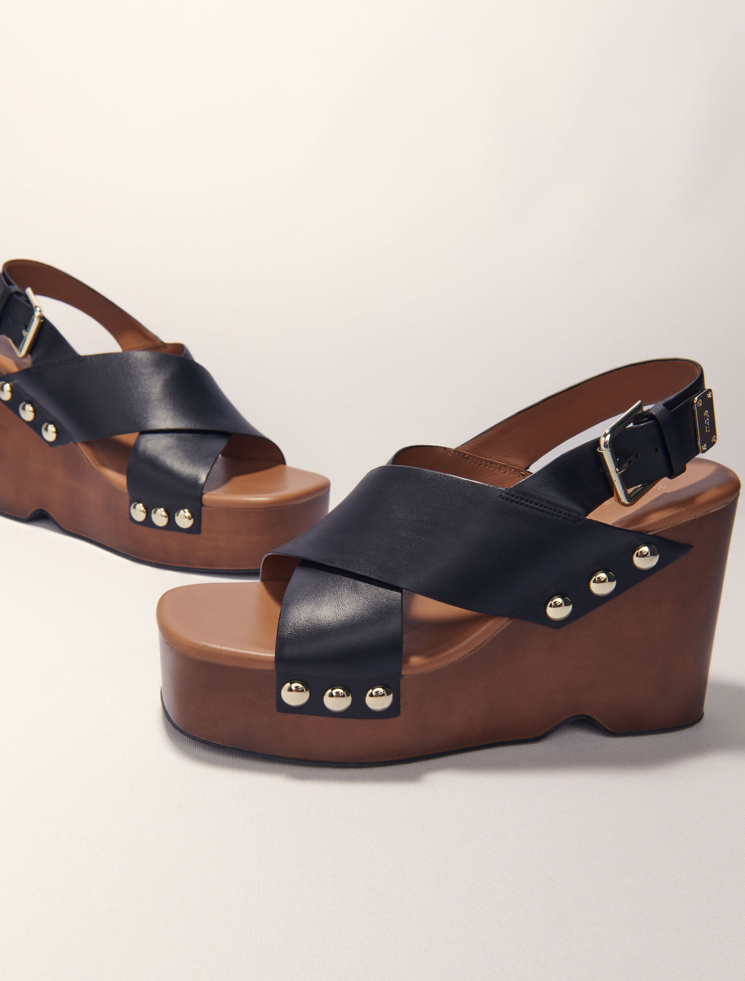 Sandali con zeppa in pelle
