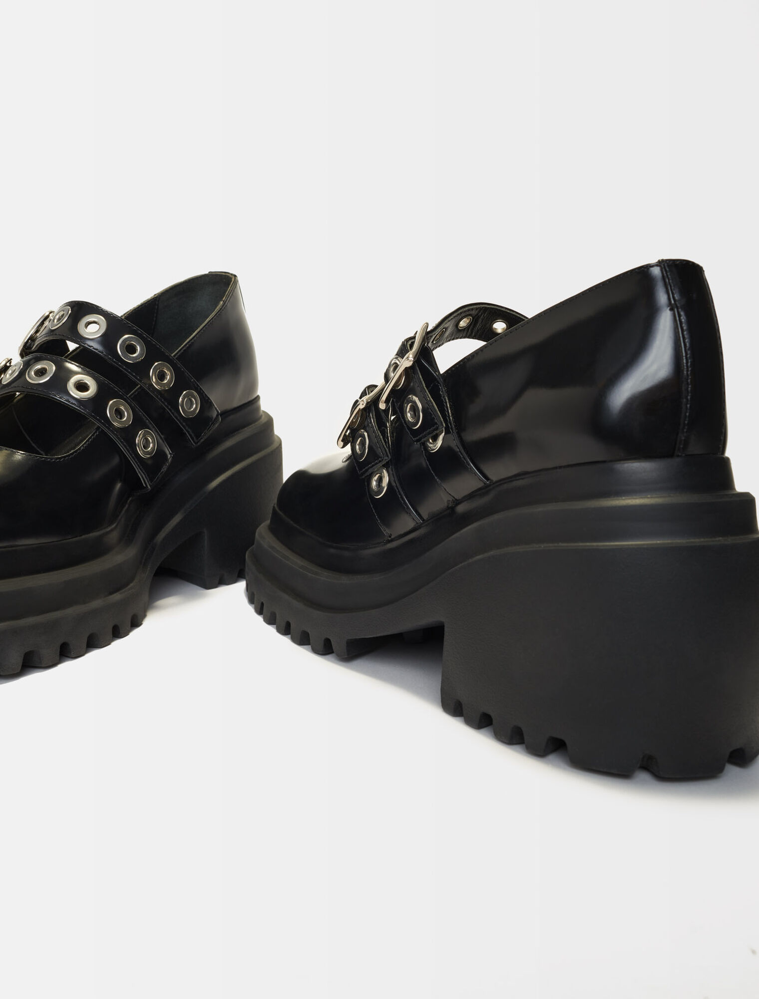 Stivaletto con plateau e occhielli