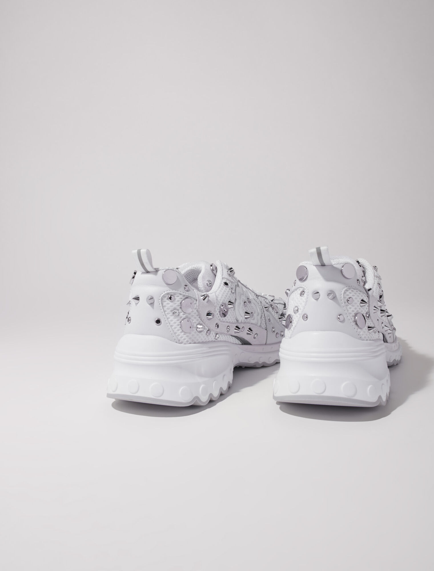 Sneaker M con borchie