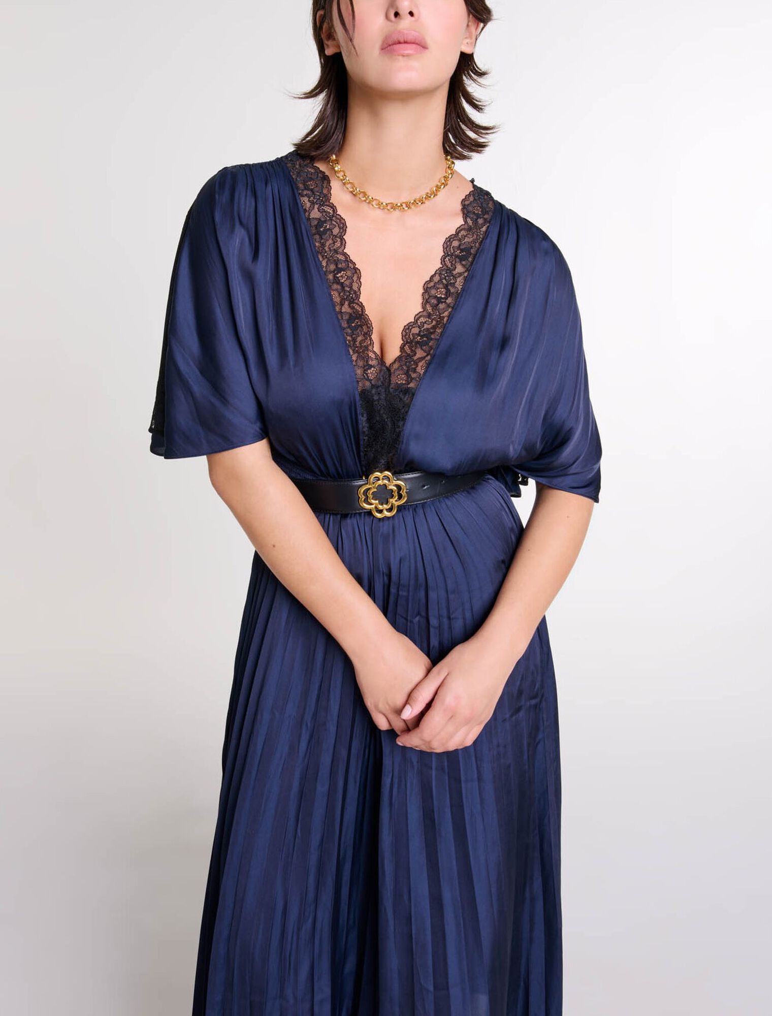 Abito lungo plissettato in pizzo