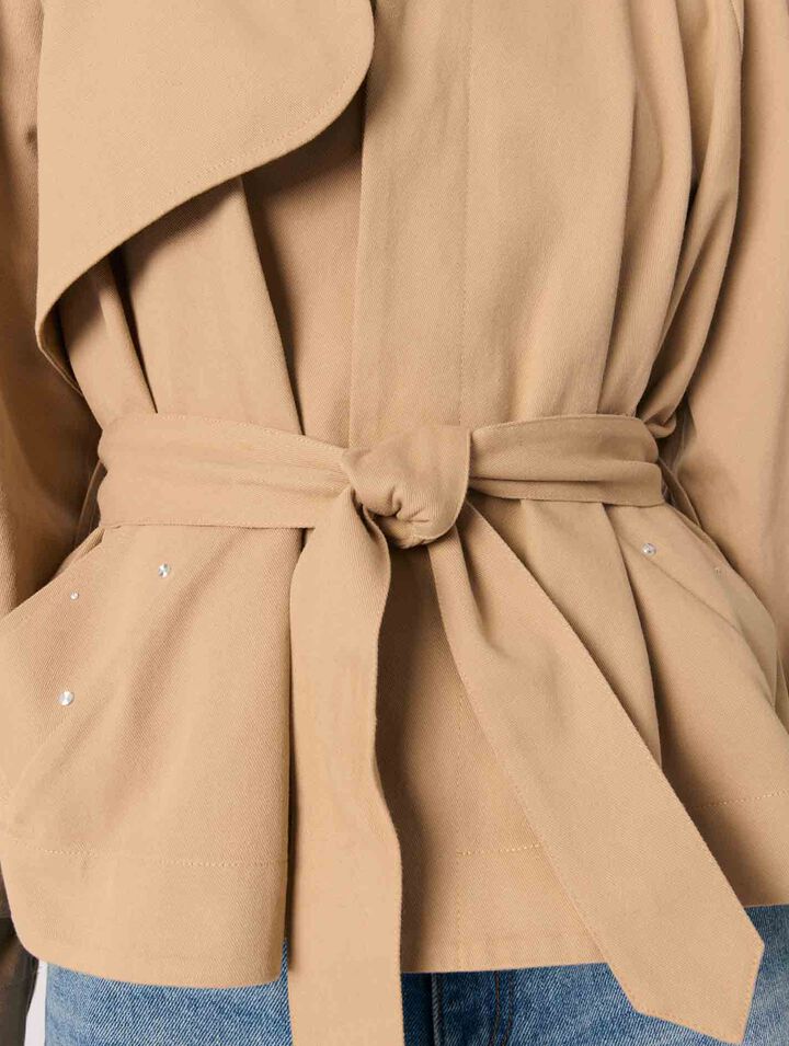 Trench corto borchiato