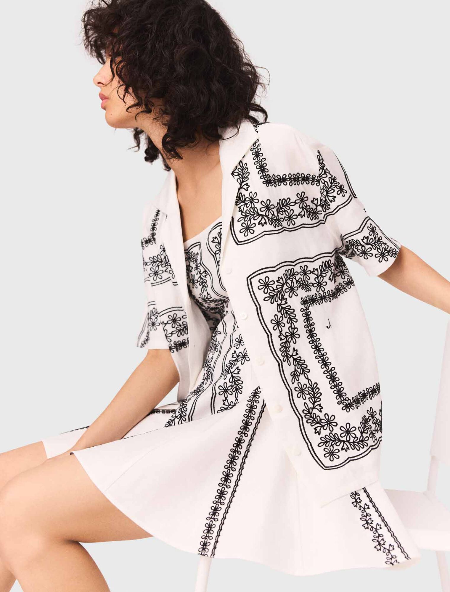 Camicia maniche corte ricamata