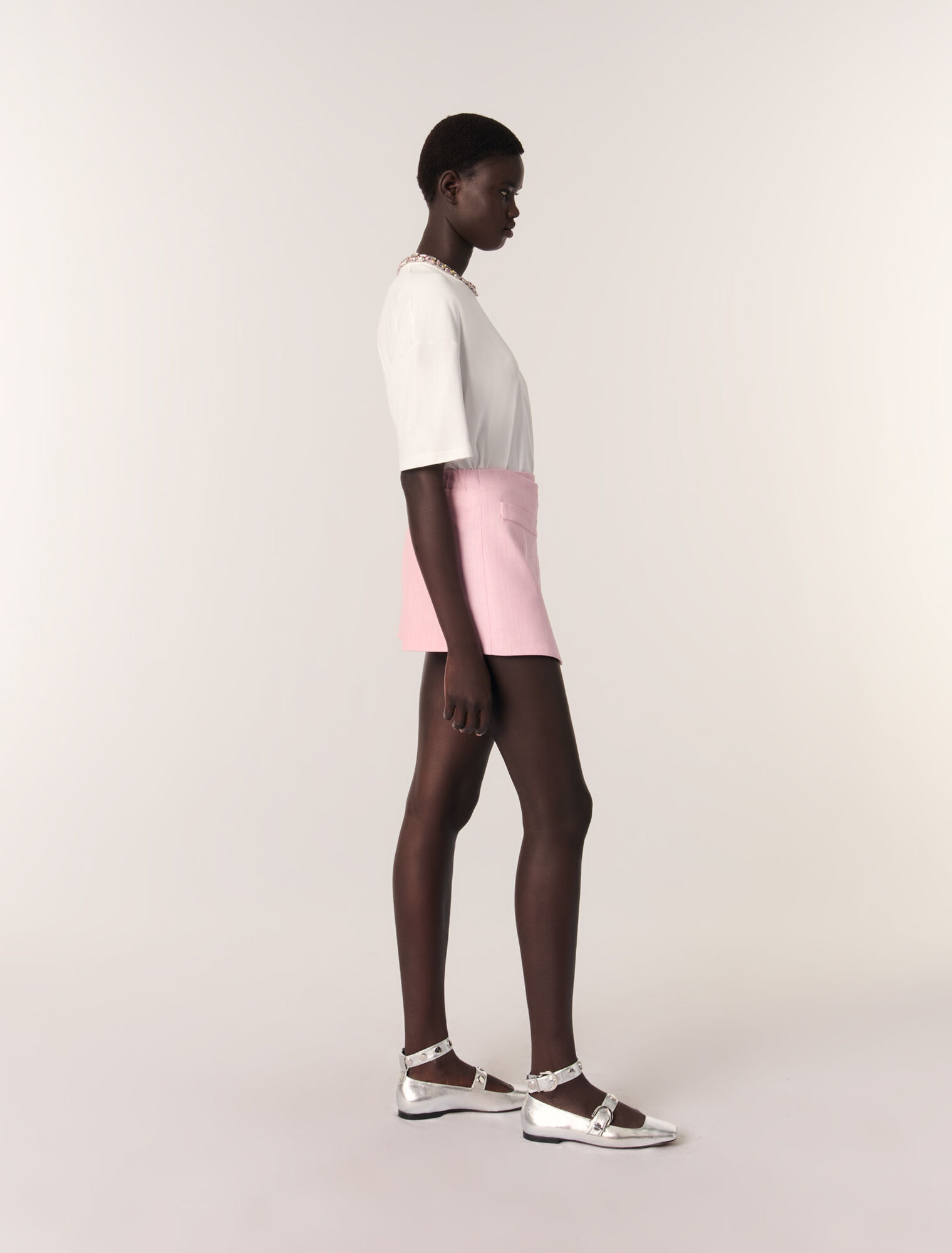 T-shirt con scollo bijou