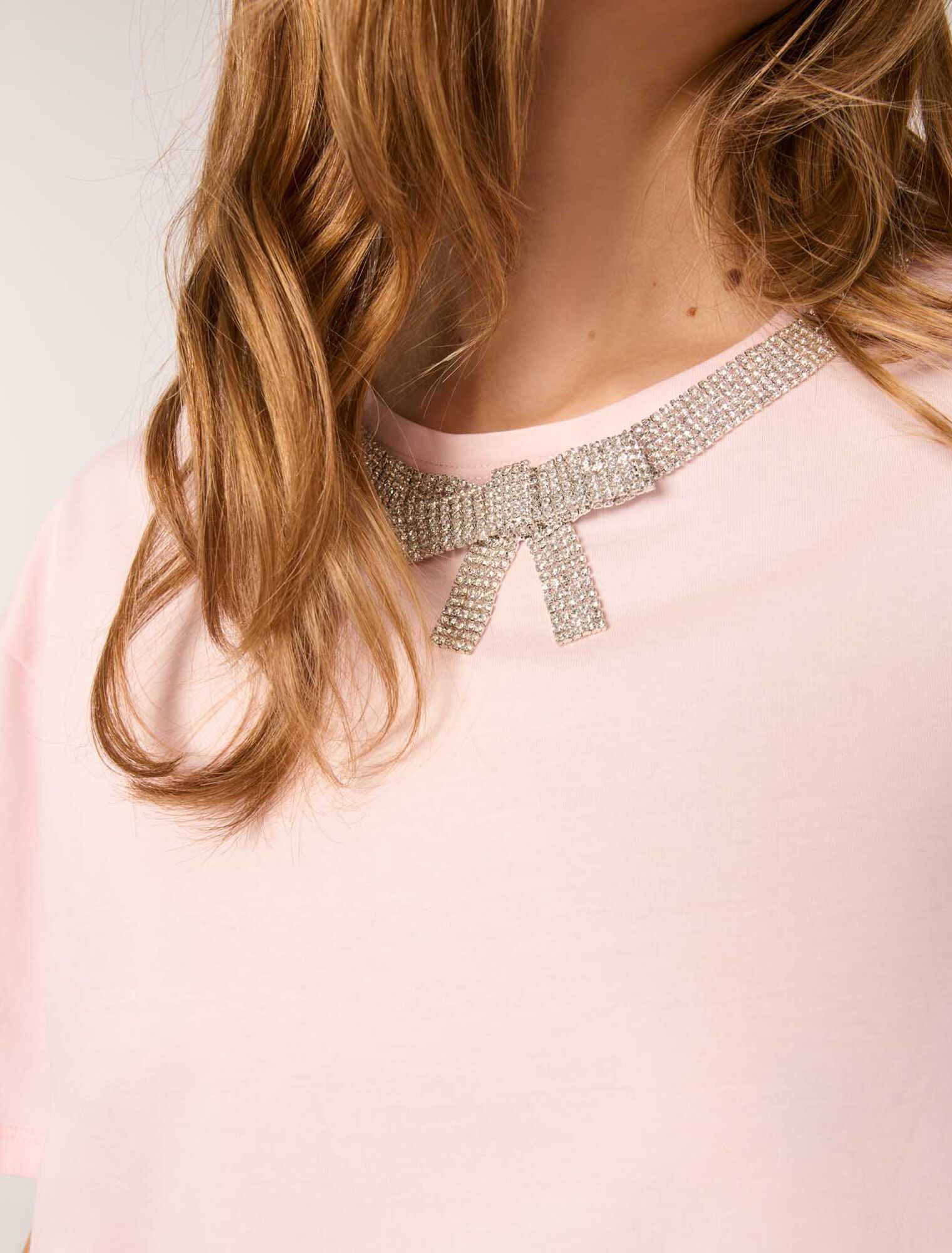 T-shirt corta con scollo gioiello