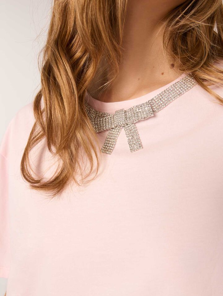 T-shirt corta con scollo gioiello