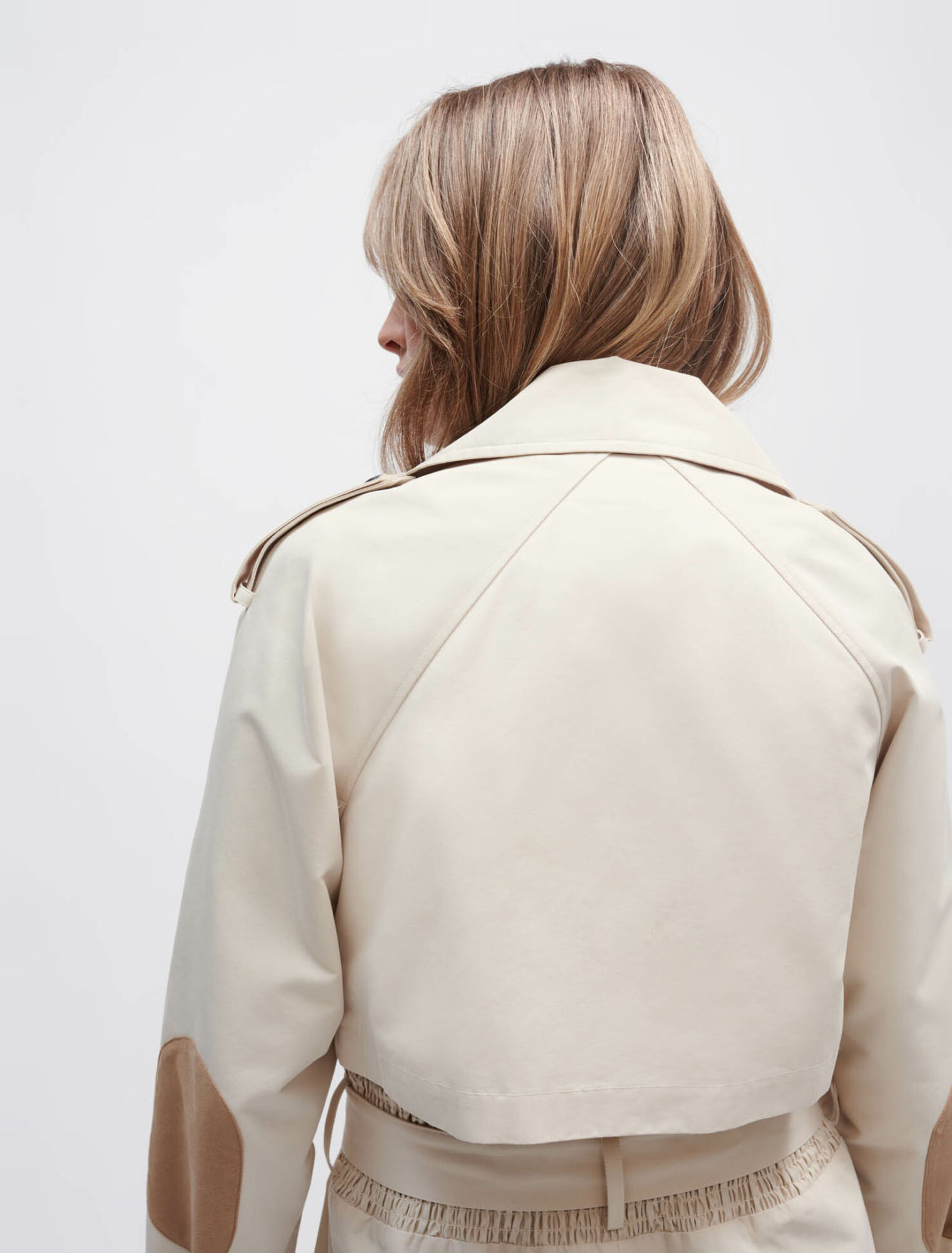 Trench con smock nella parte posteriore