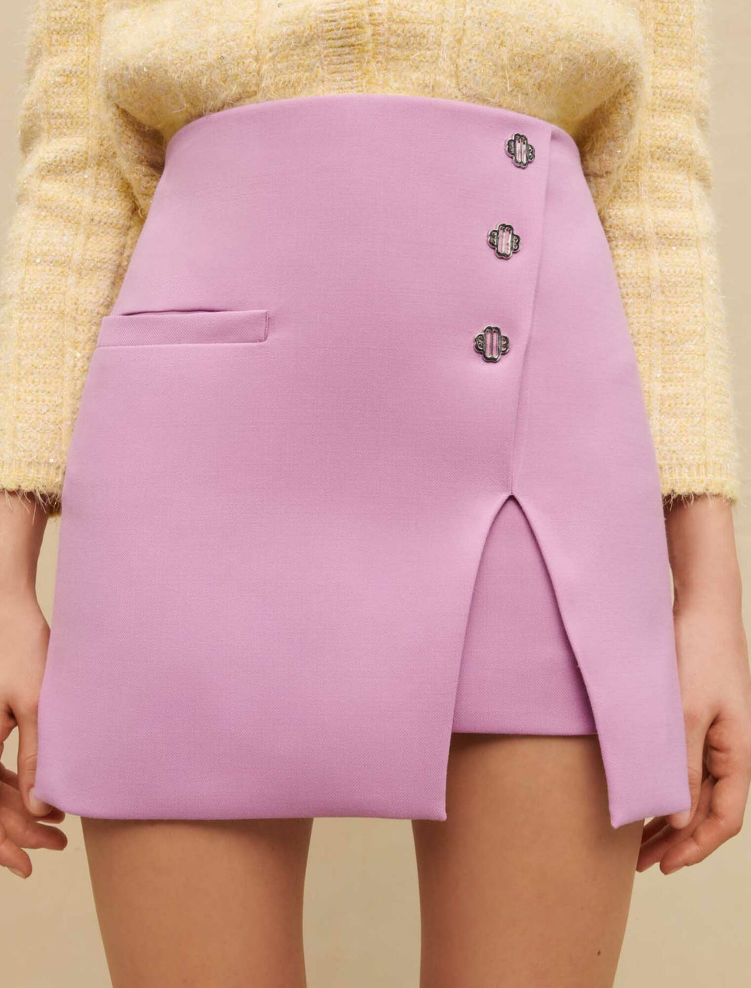Gonna corta con bottoni