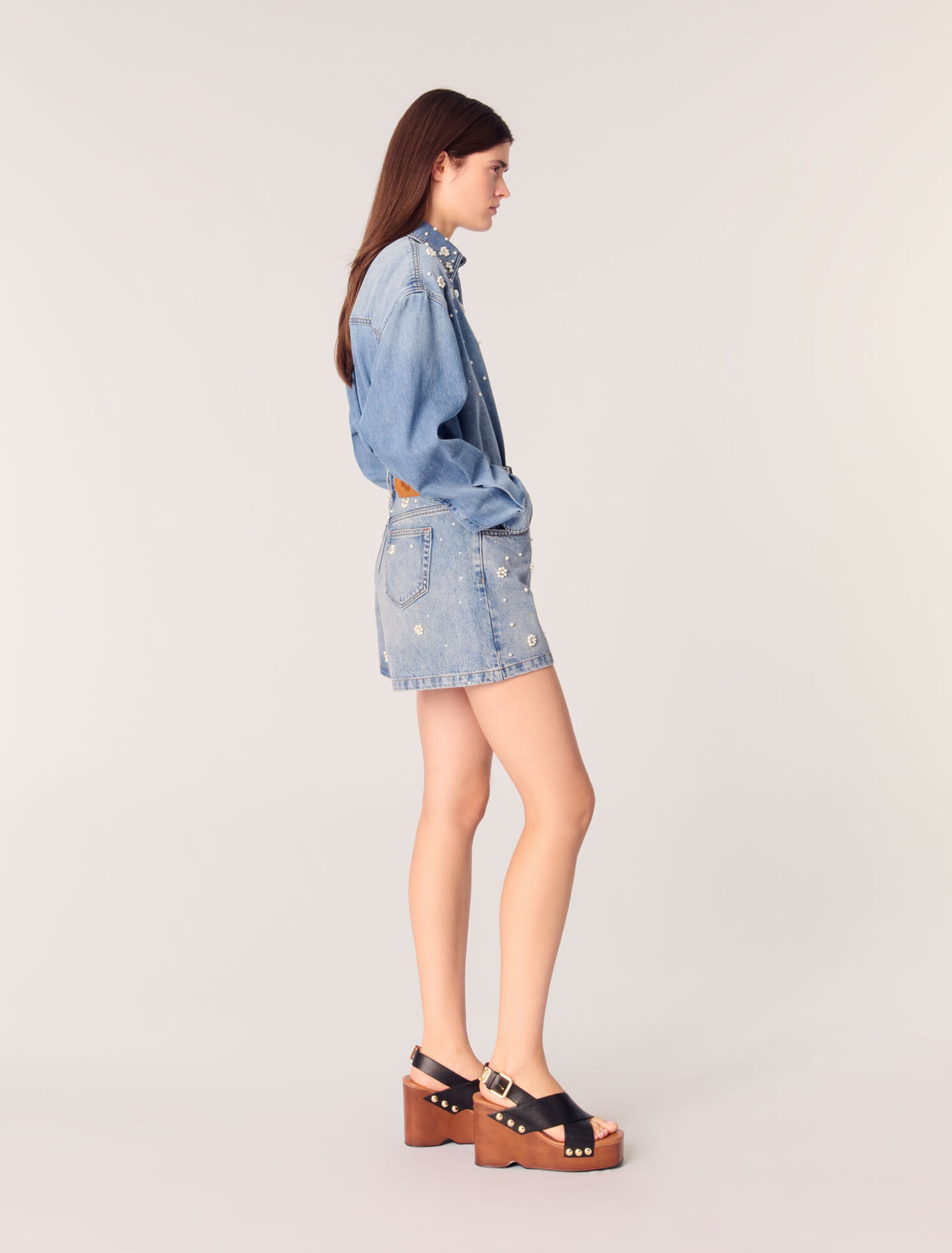 Shorts in denim con perle ricamate