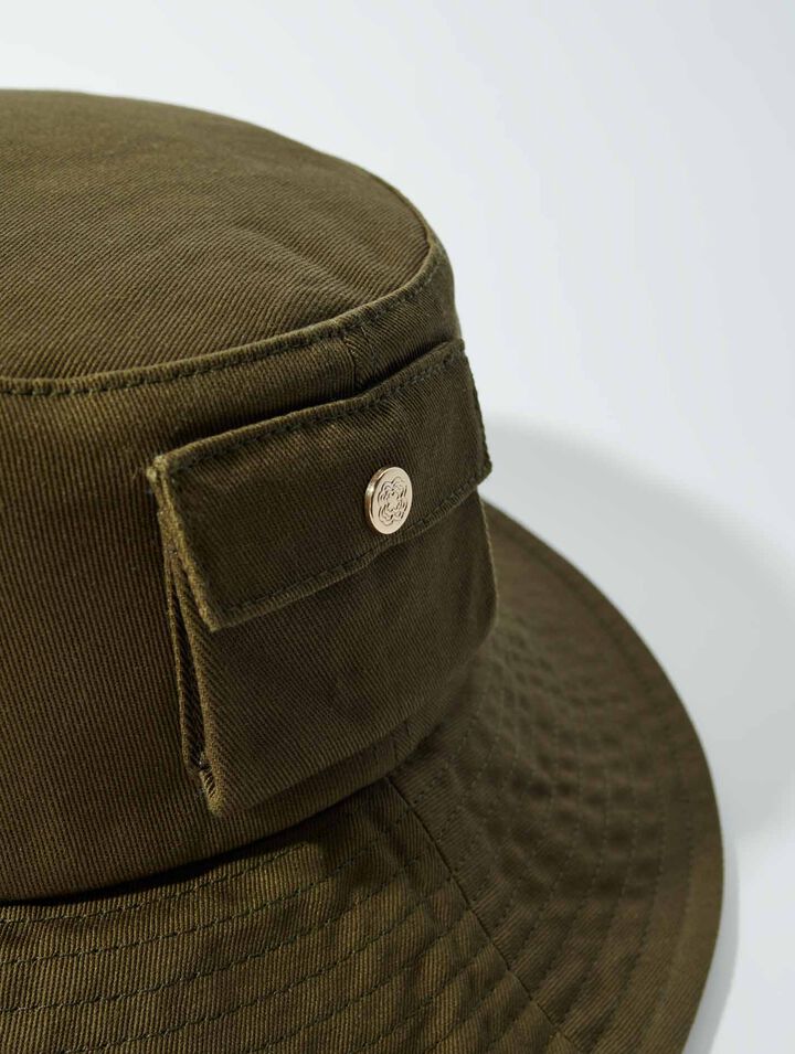 Bucket hat con laccetto e perline
