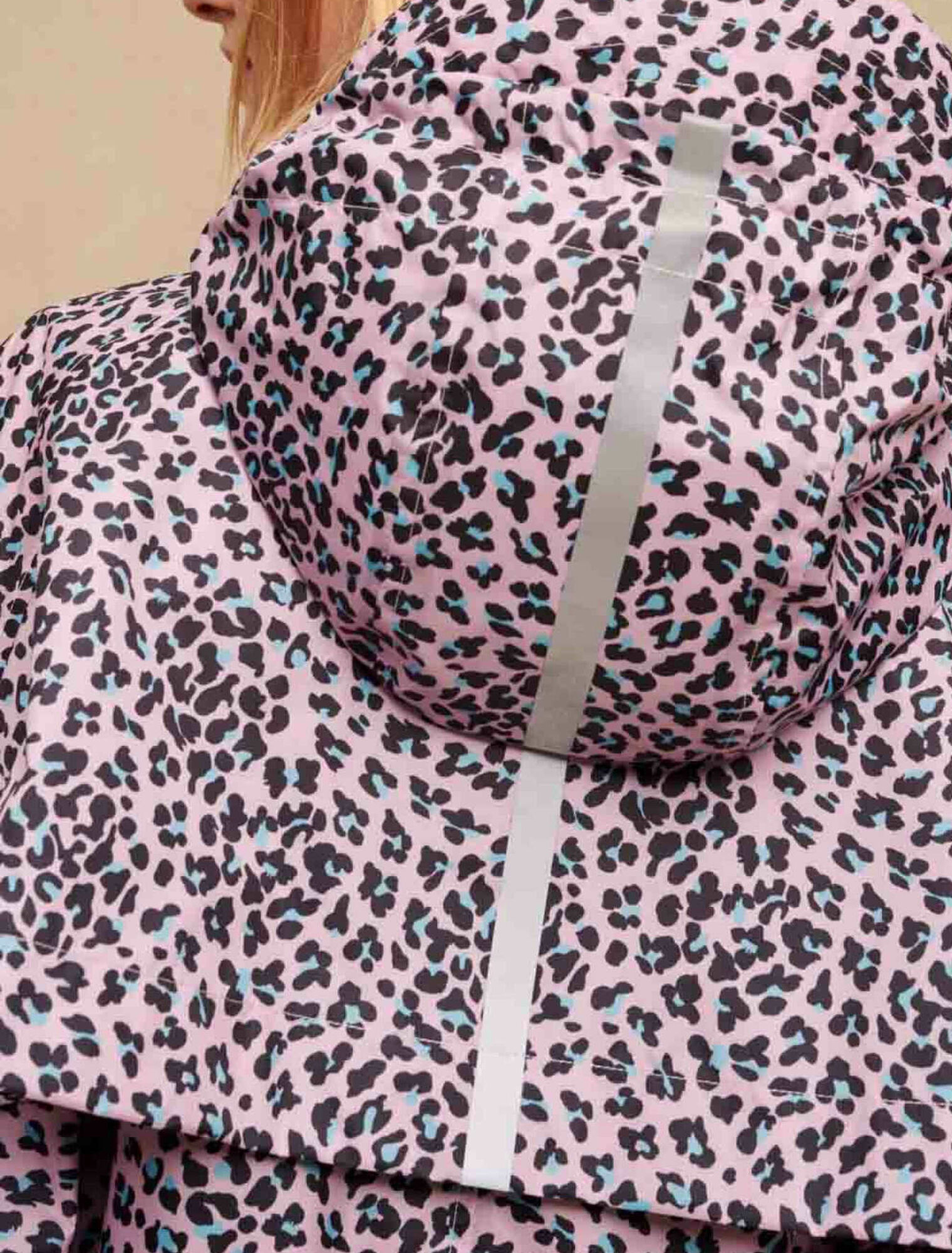 Cappotto impermeabile stampa leopardata