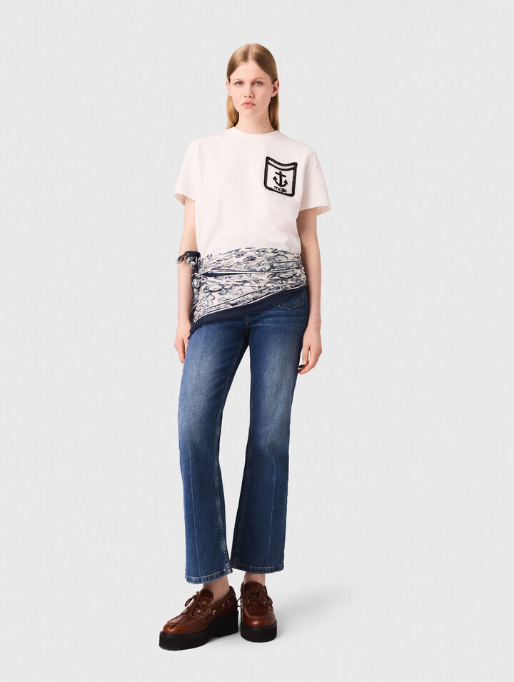 T-shirt con tasca ricamata