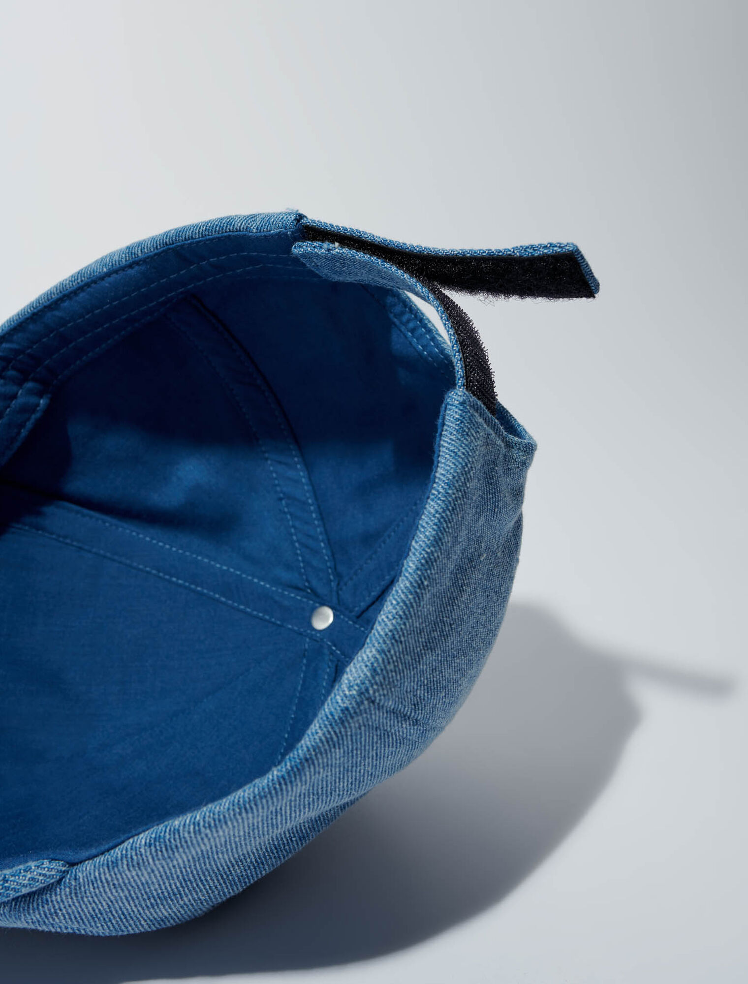 Cappello in denim con logo Clover