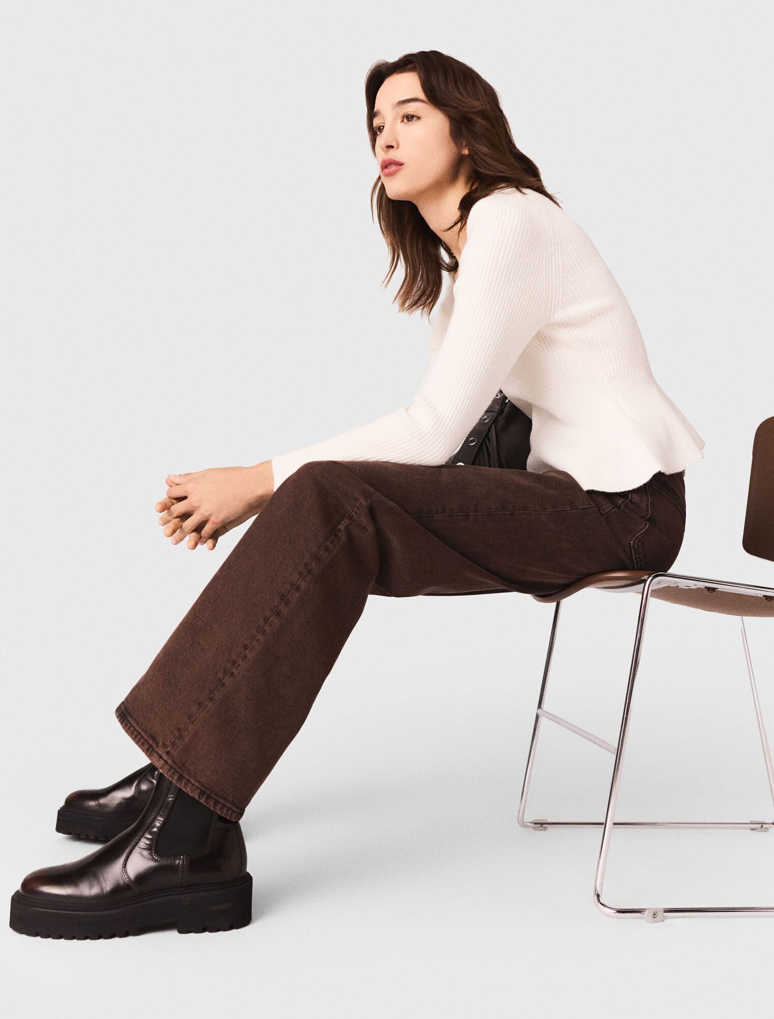 Jeans bootcut con catena