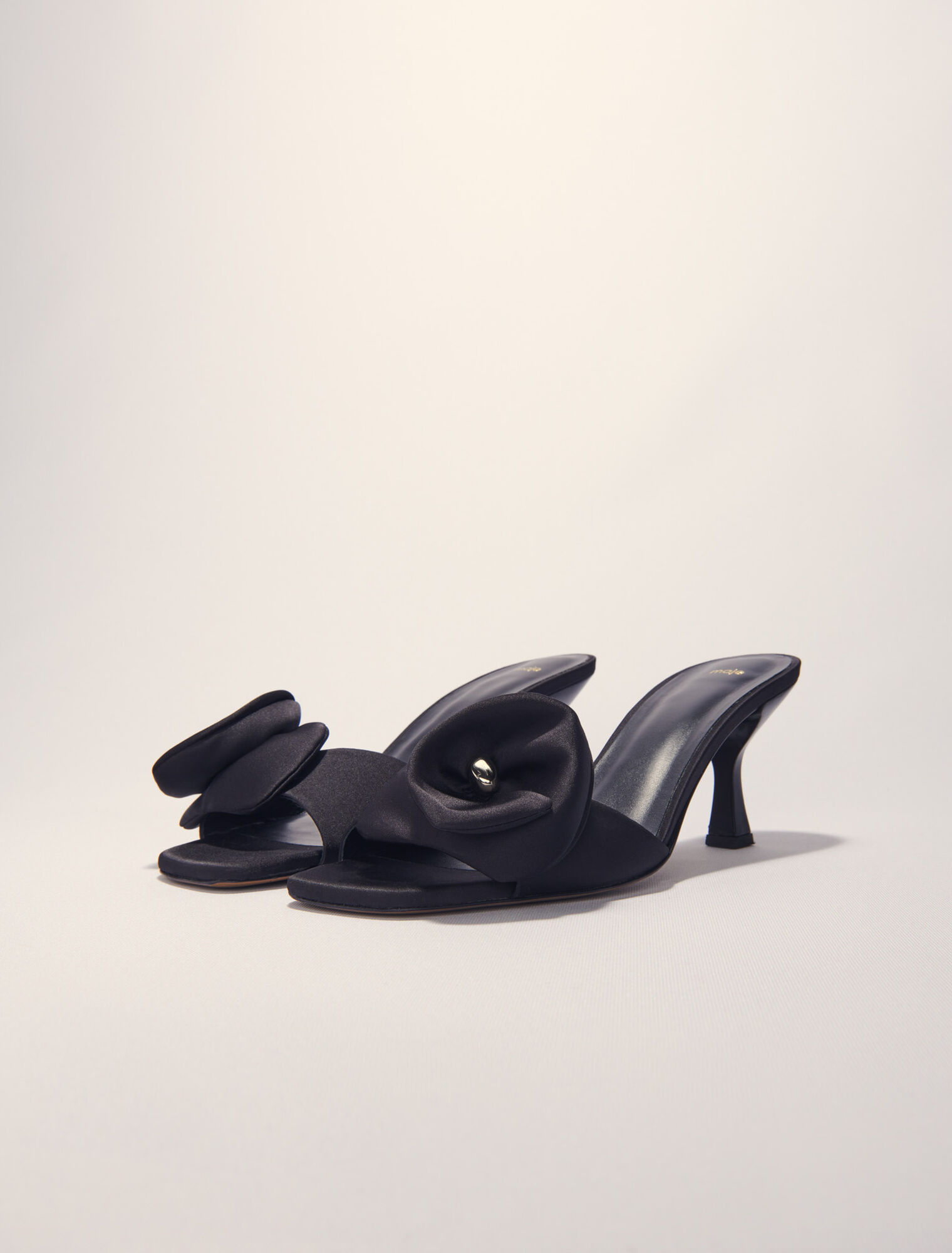 Mules in tessuto con fiore in raso