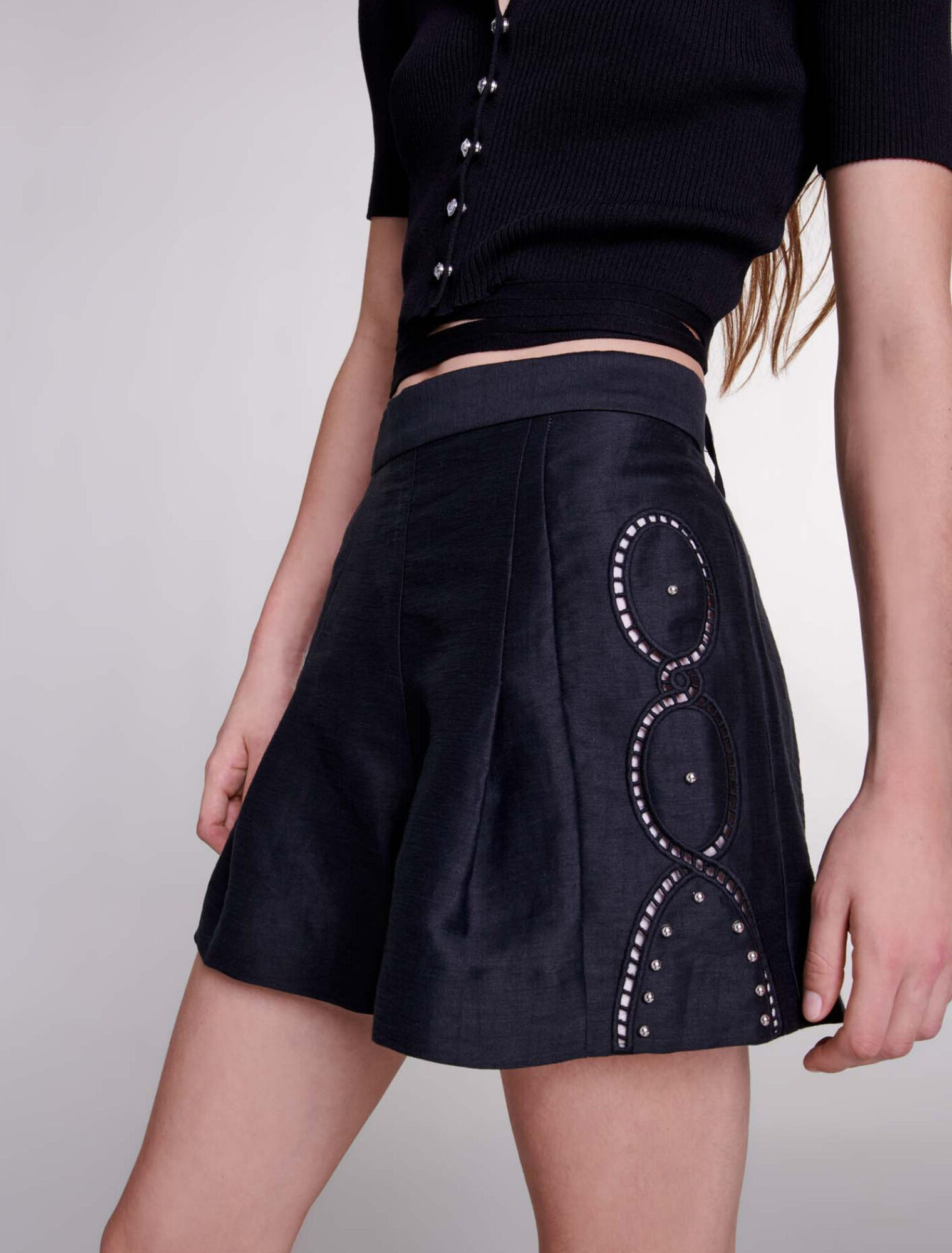 Shorts lino traforato con rivetti
