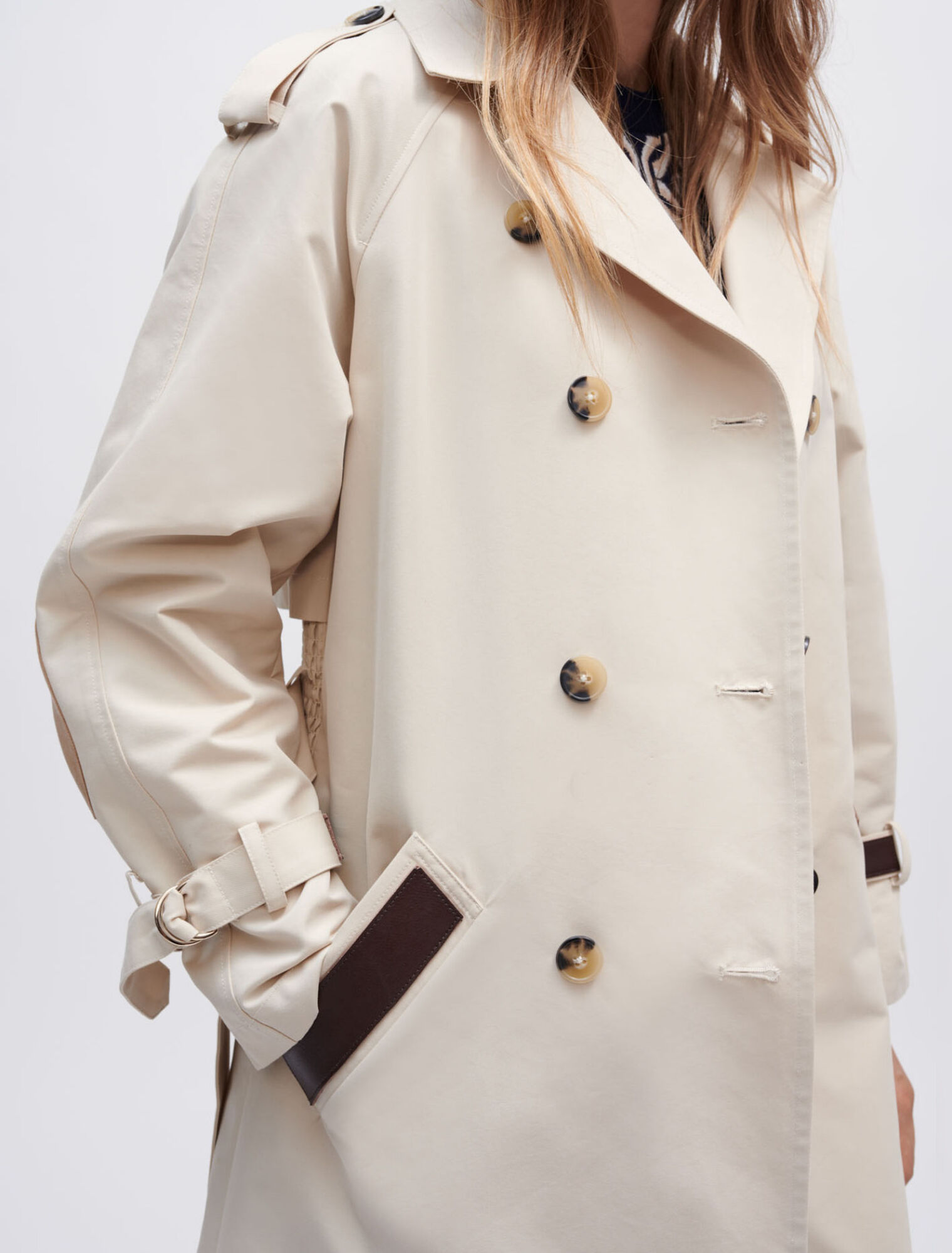 Trench con smock nella parte posteriore