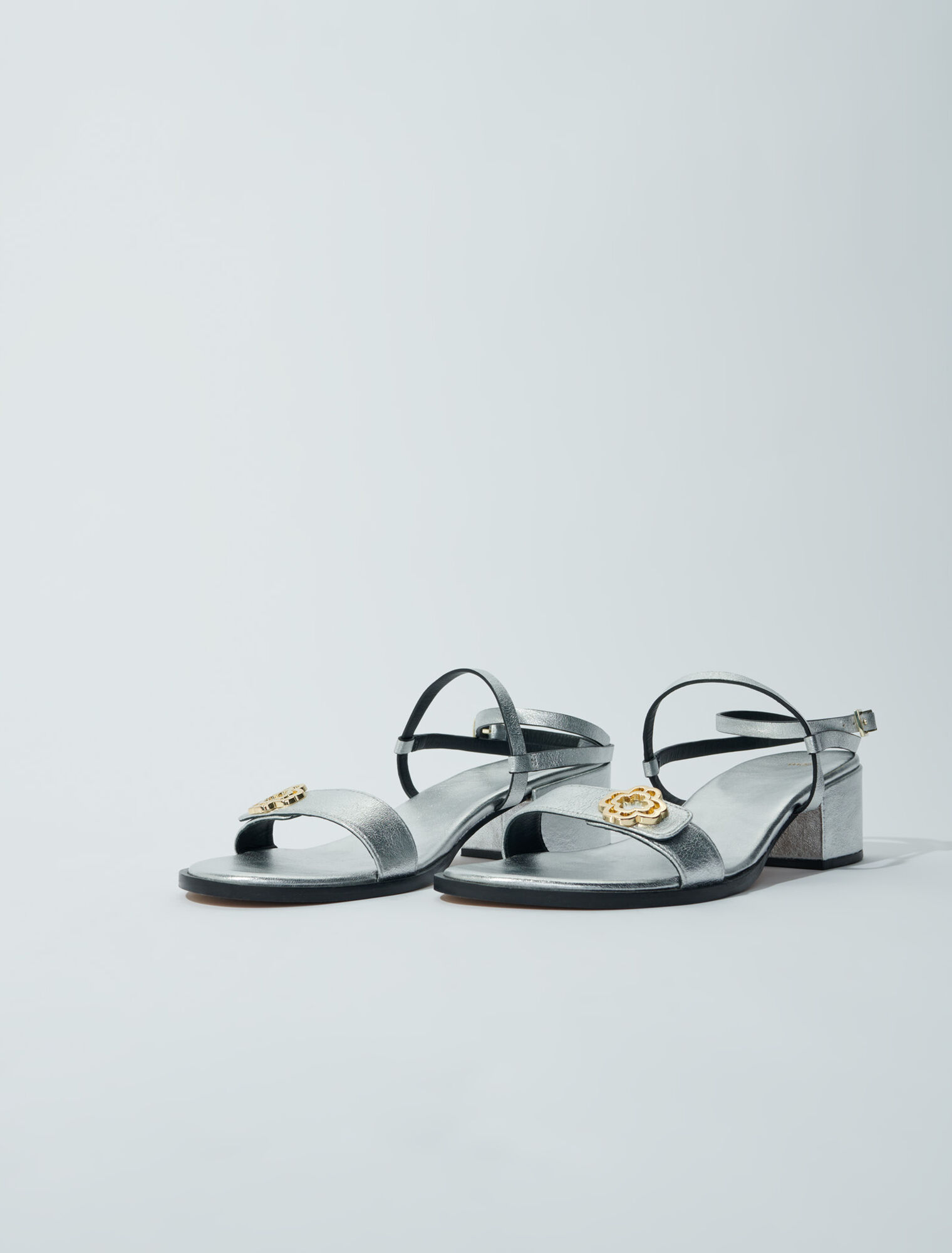 Sandali con cinturini in pelle