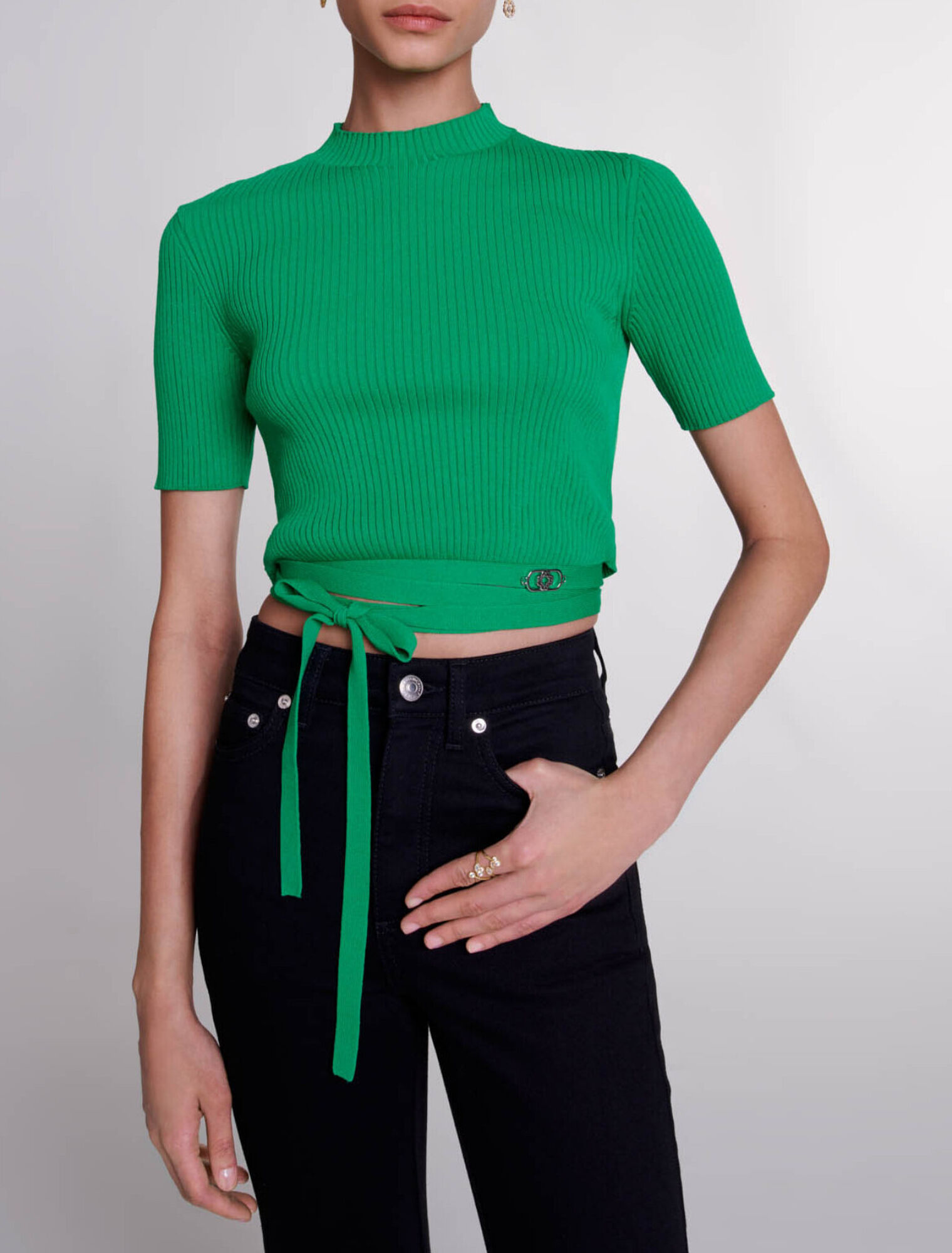 Top corto in maglia con lacci