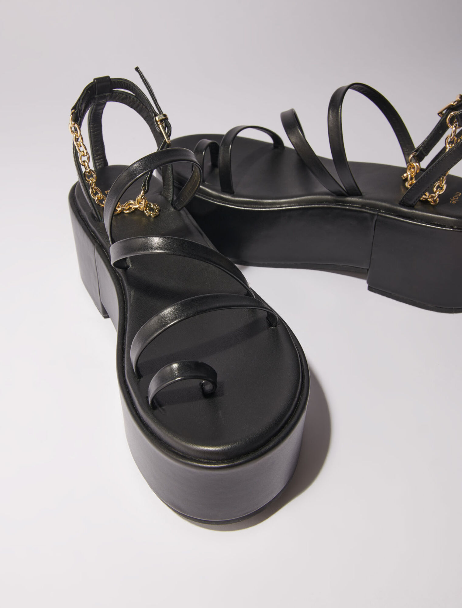 Sandali con zeppa in pelle