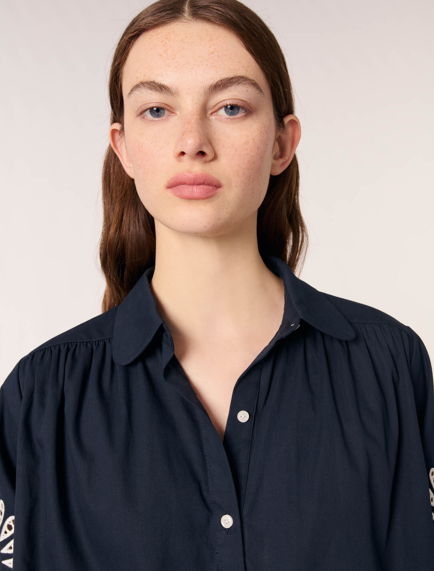 Camicia corta con dettagli crochet