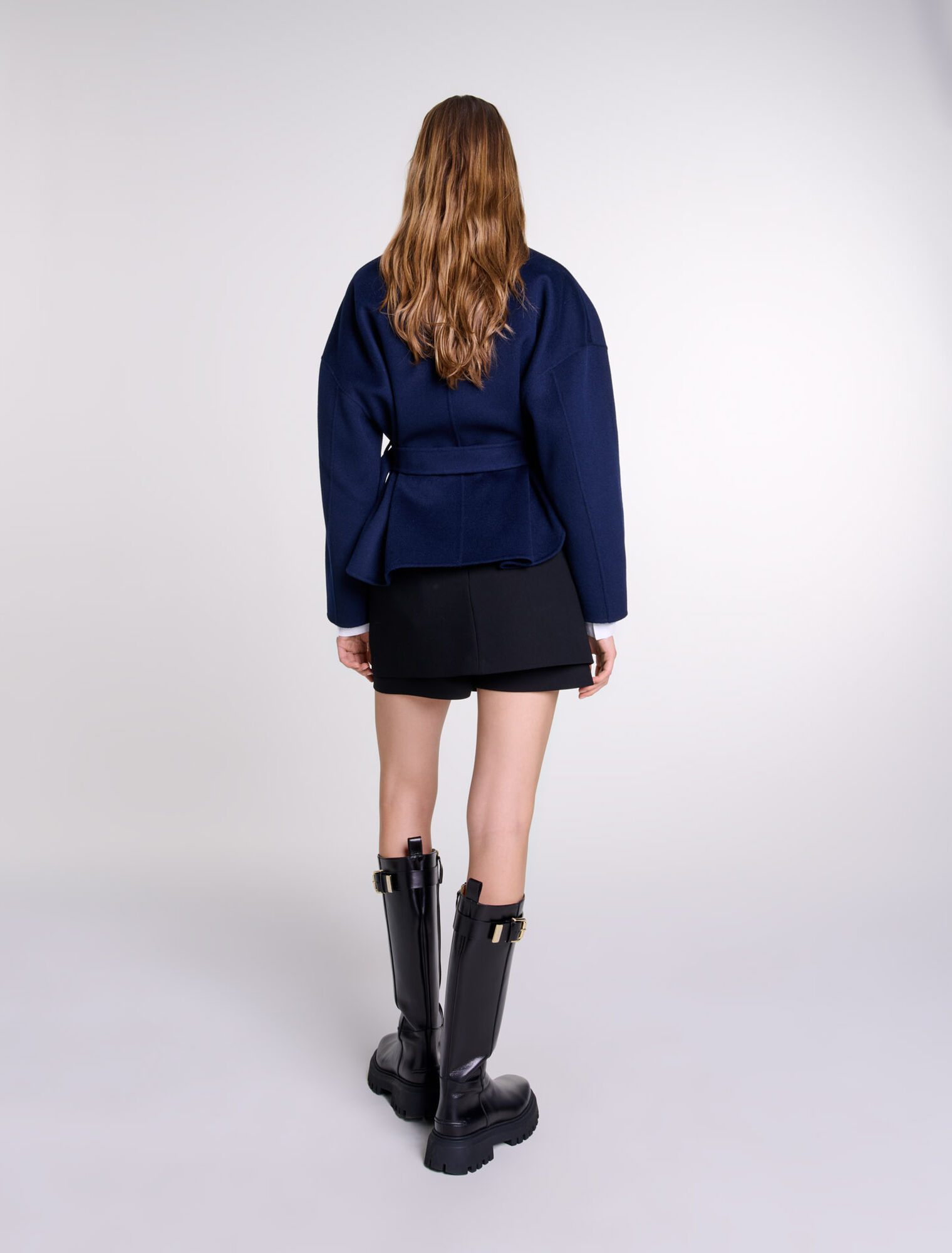 Cappotto corto in lana con cintura