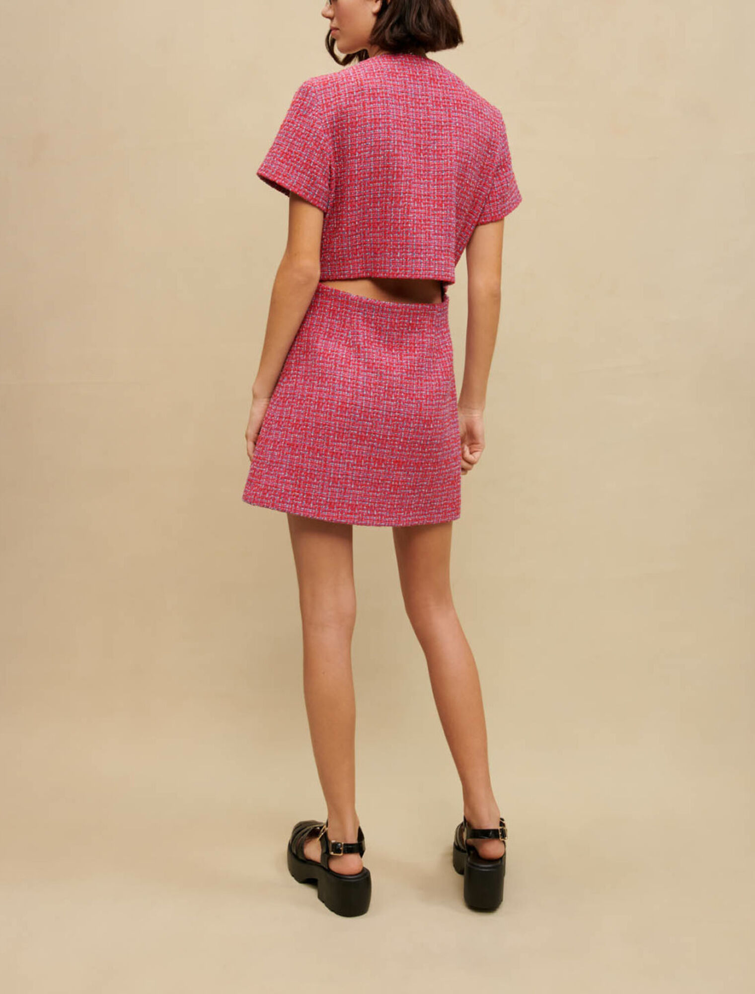 Abito corto in tweed con schiena