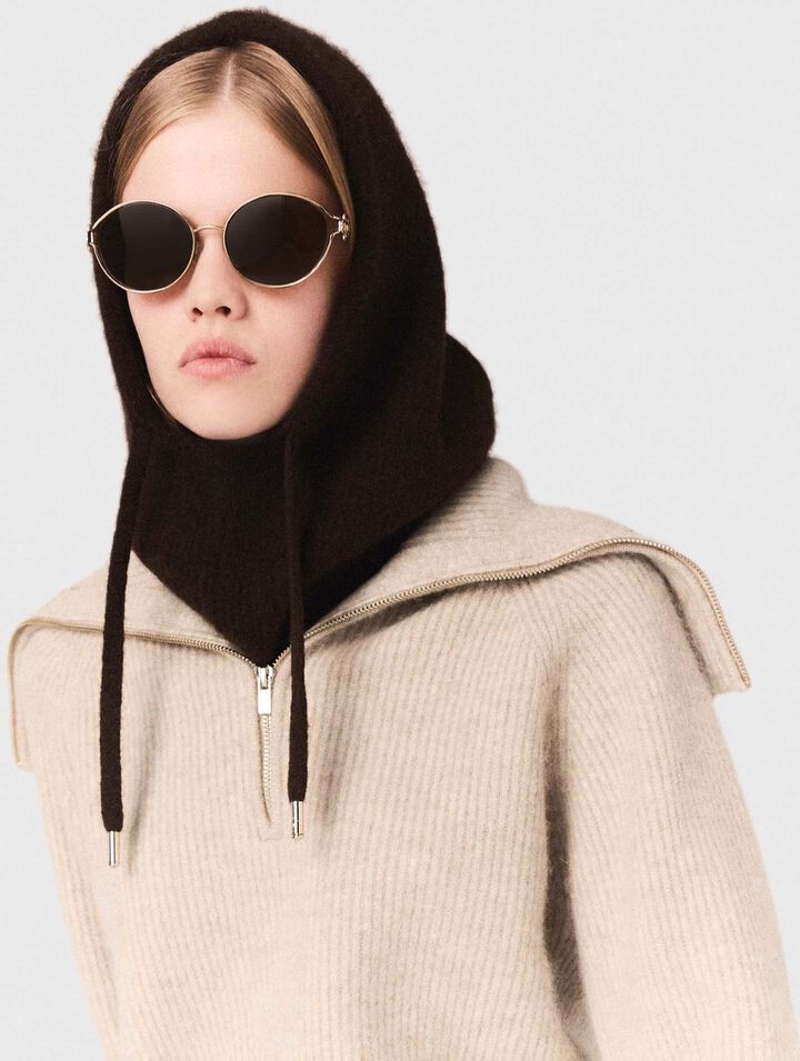 Pullover strassato con collo a mezza zip