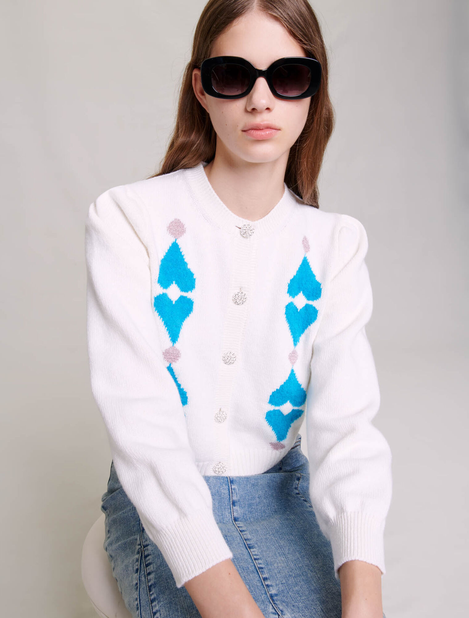Cardigan corto con cuori e strass