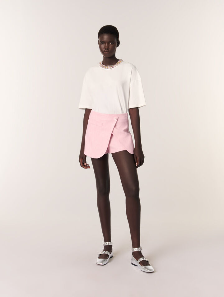 T-shirt con scollo bijou