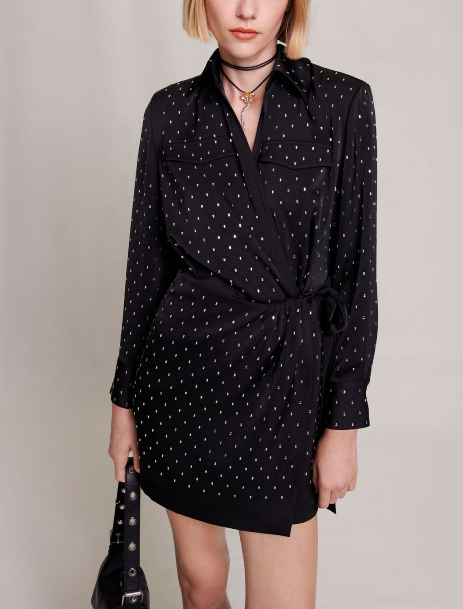 Abito corto satinato con strass