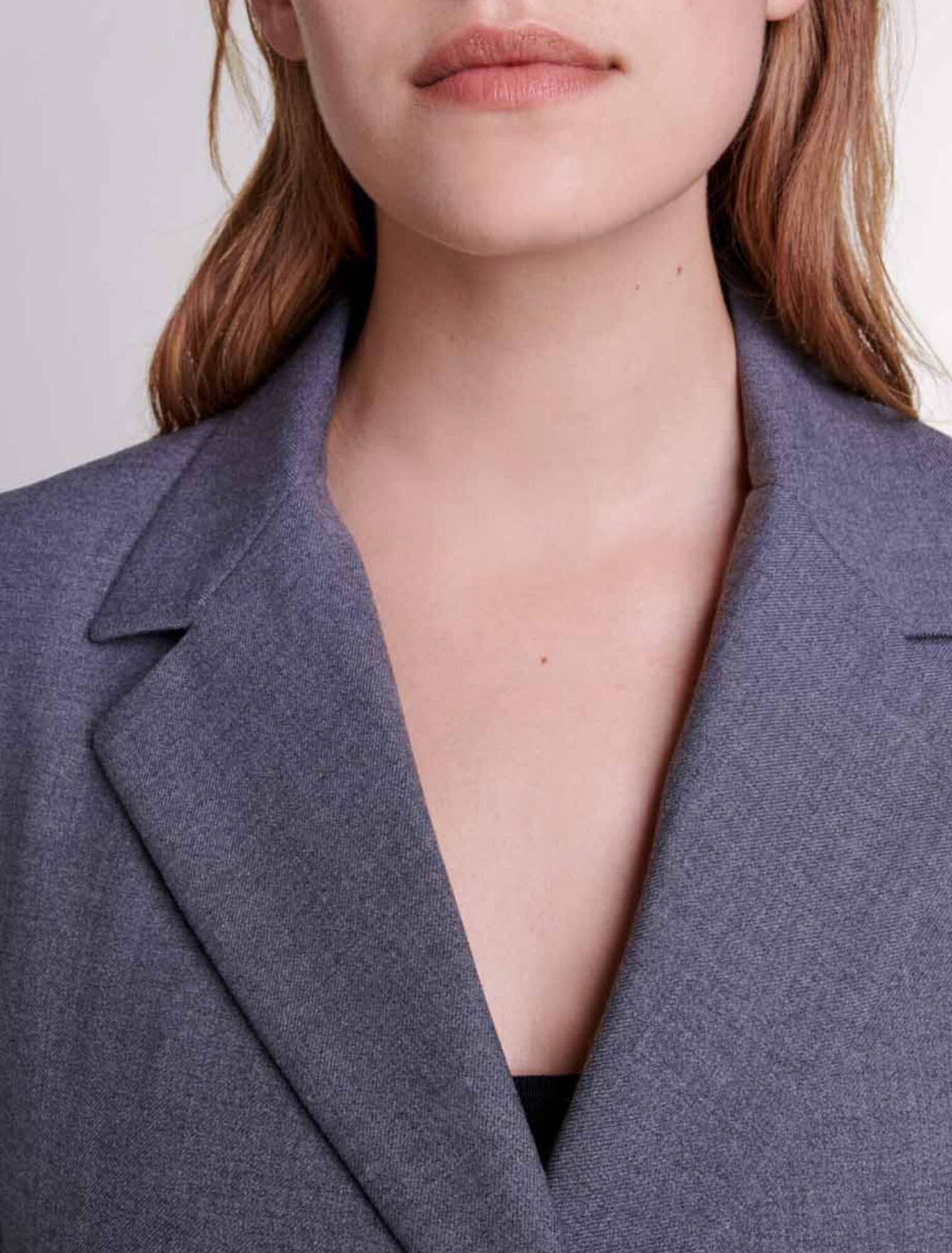 Giacca tailleur con catena in vita