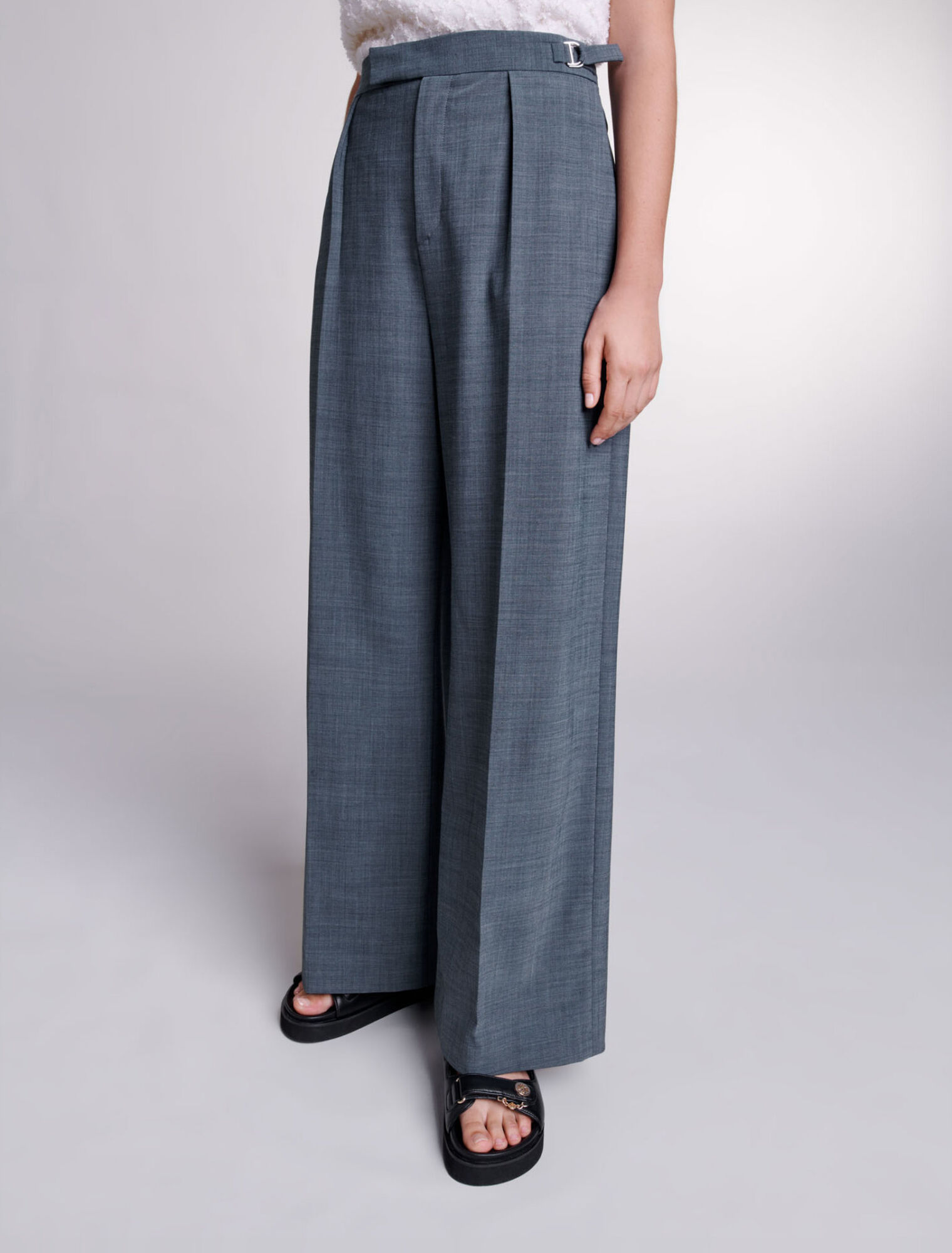 Pantaloni larghi