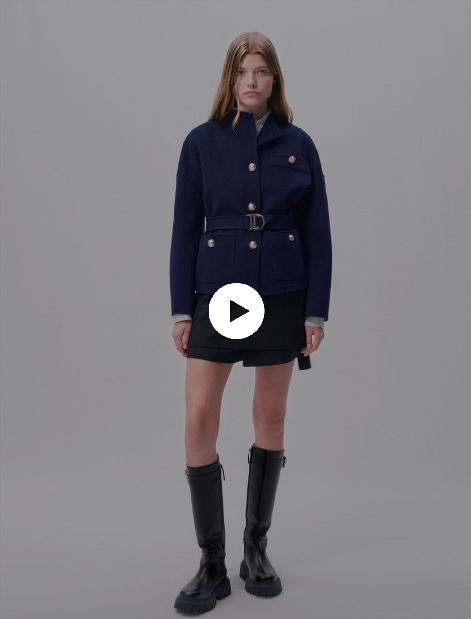 Cappotto corto in lana con cintura